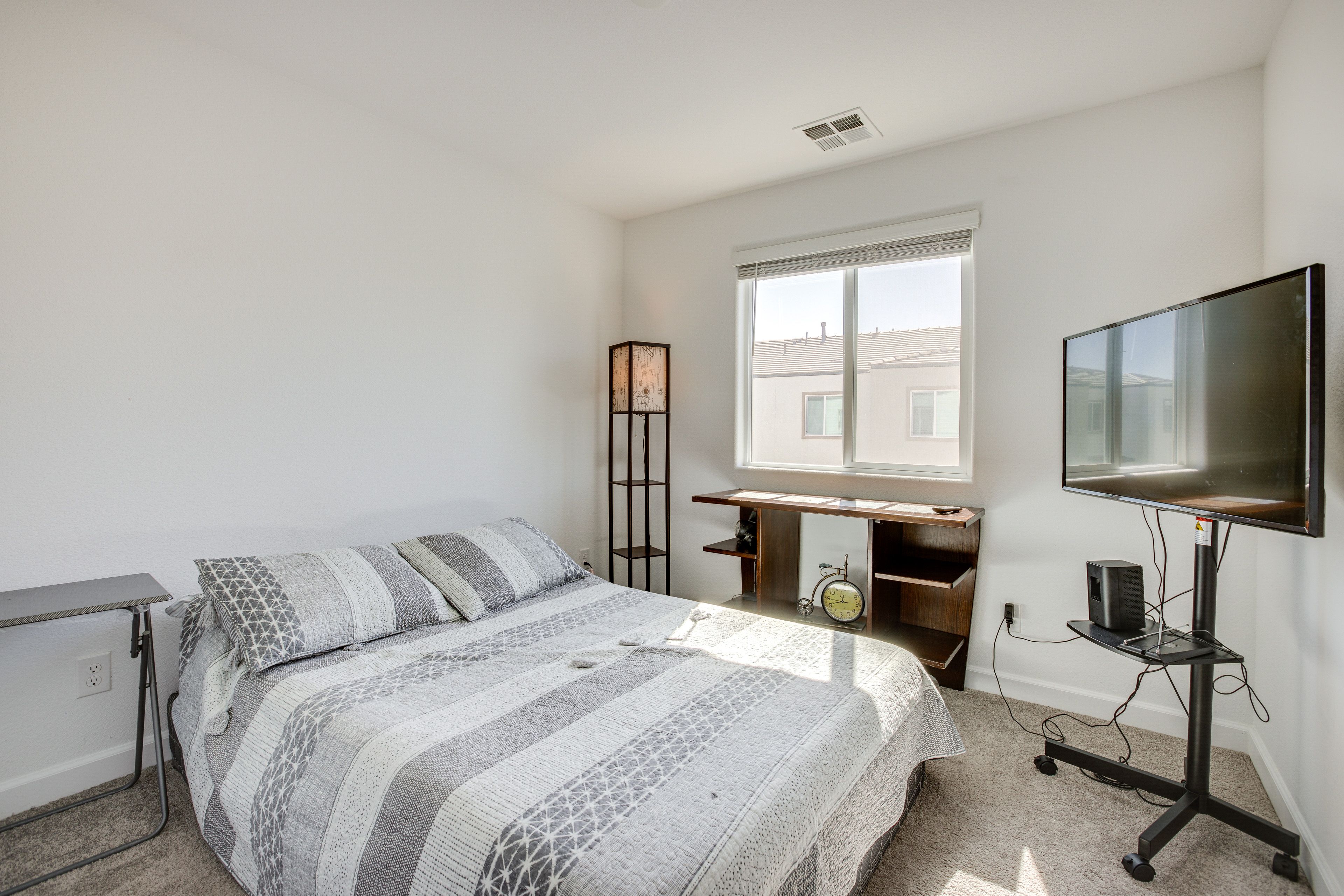 Bedroom 2 | Full Bed | Smart TV