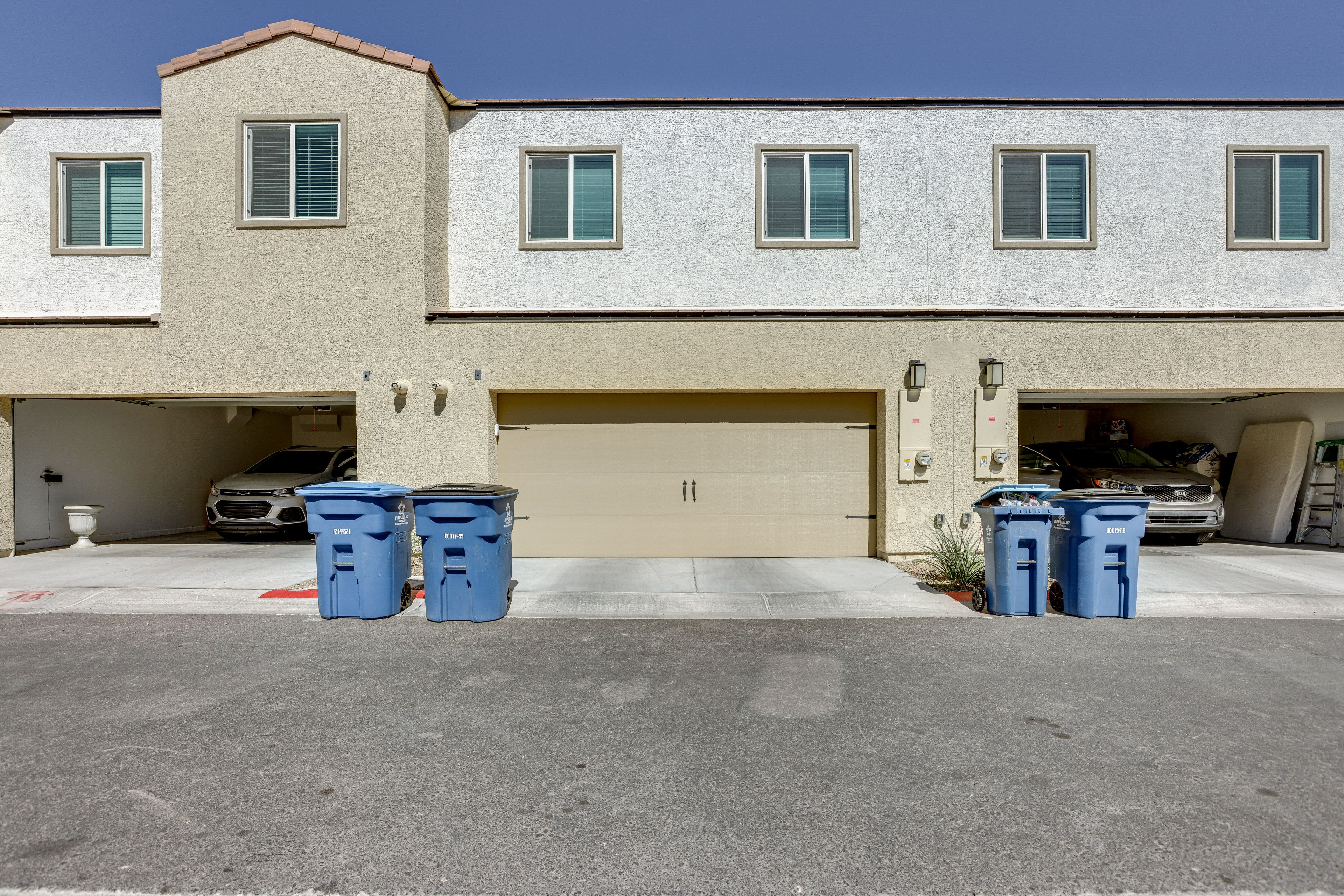 Parking | Community Lot (Open Parking)
