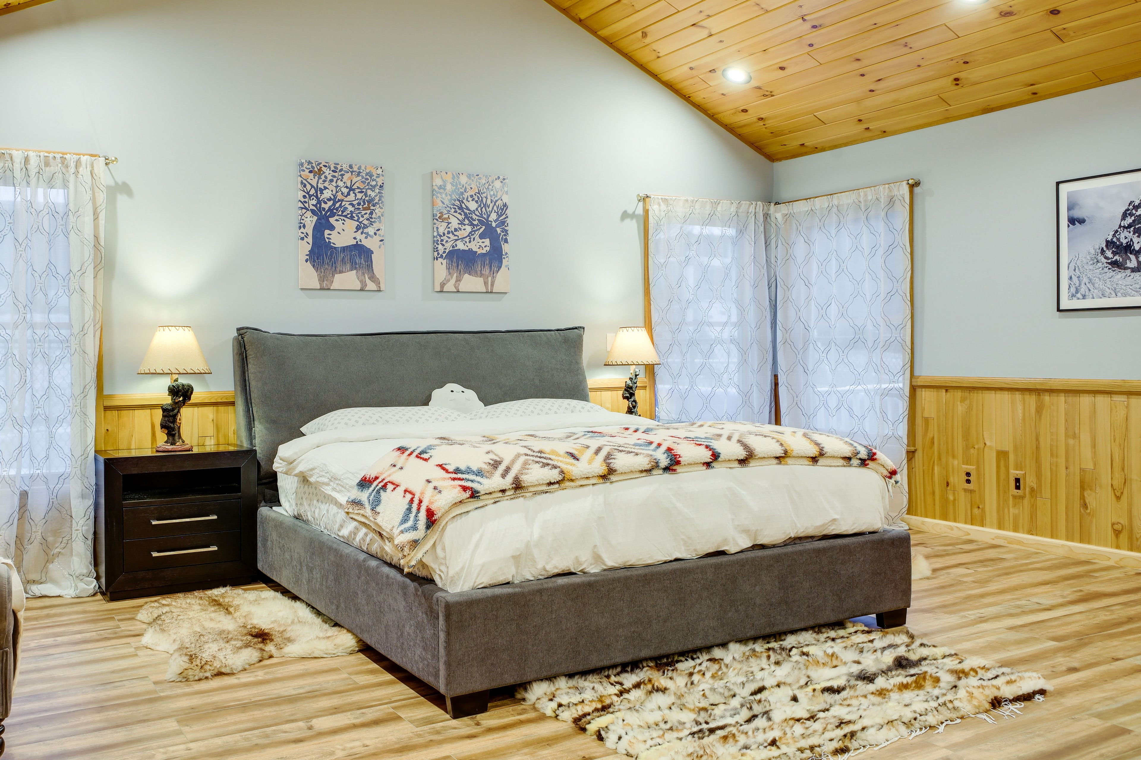 Bedroom 1 | King Bed | 1st Floor