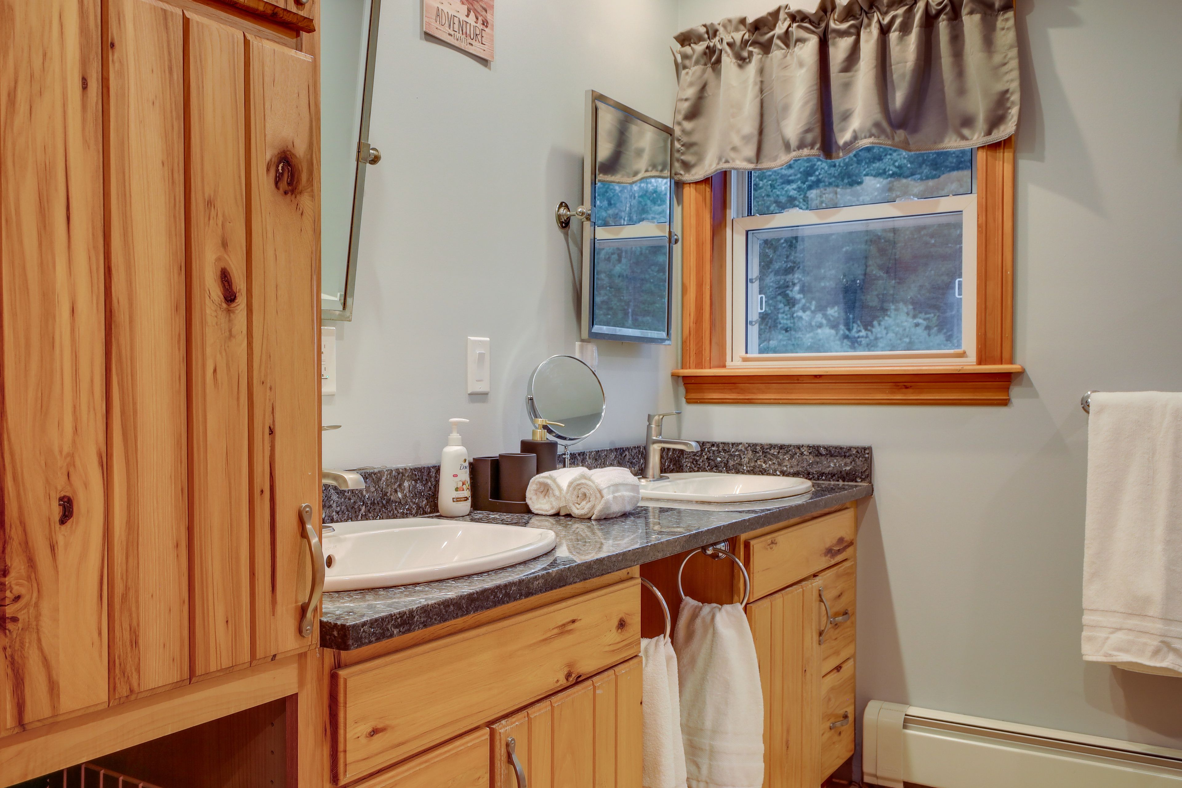 Full Bathroom | Towels Provided