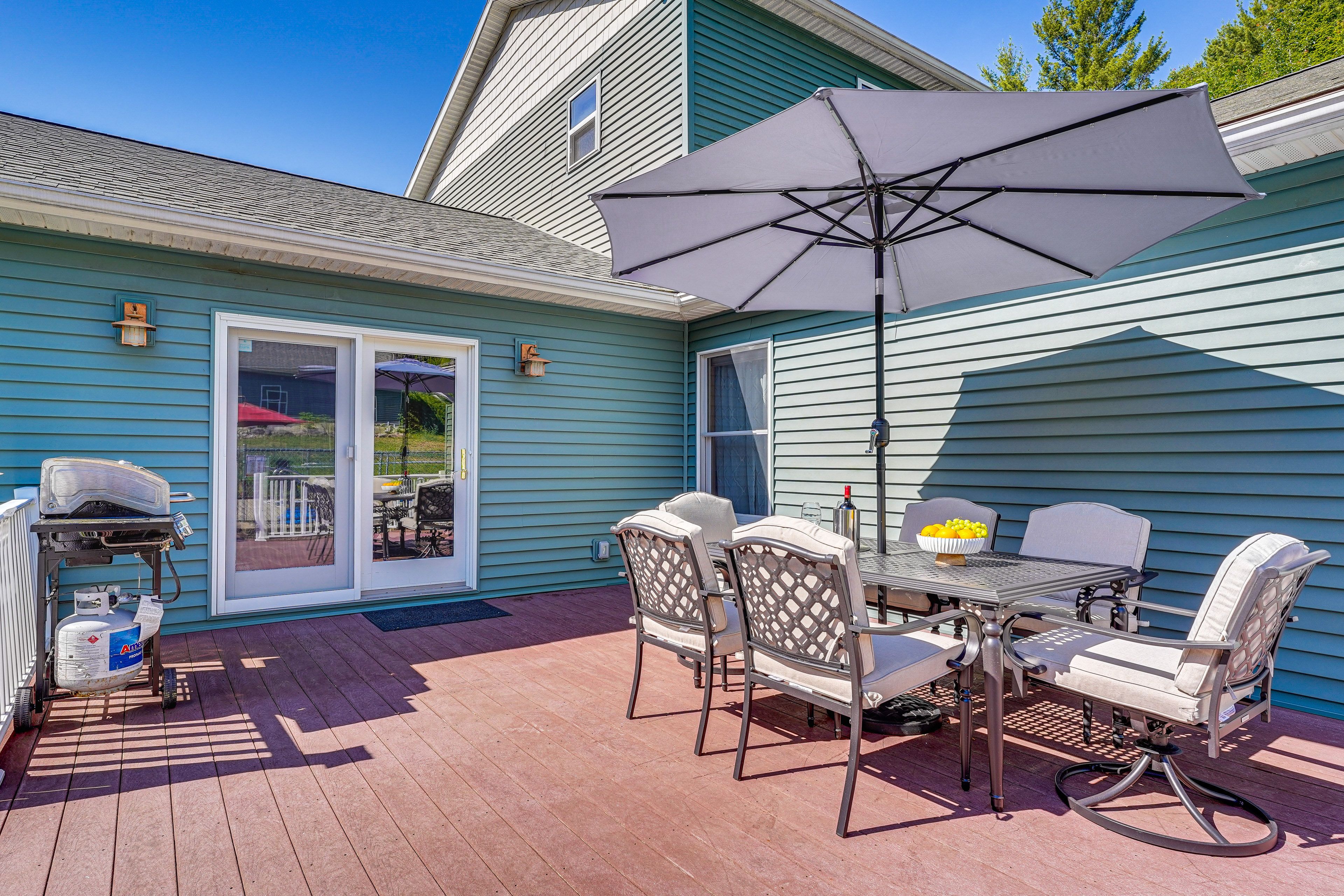 Deck | Outdoor Dining | Gas Grill