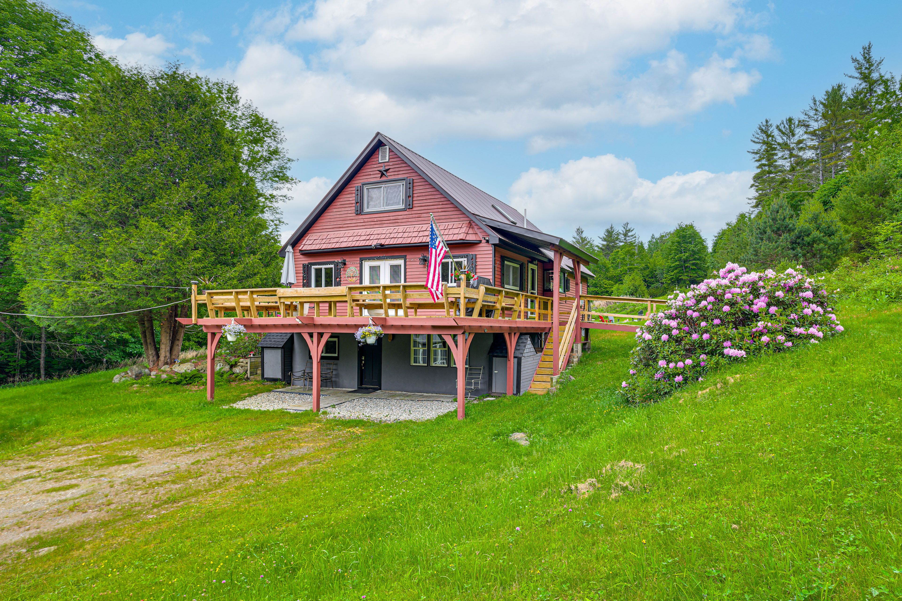 Cabin Exterior | Driveway Parking (4 Vehicles) | RV/Trailer Parking