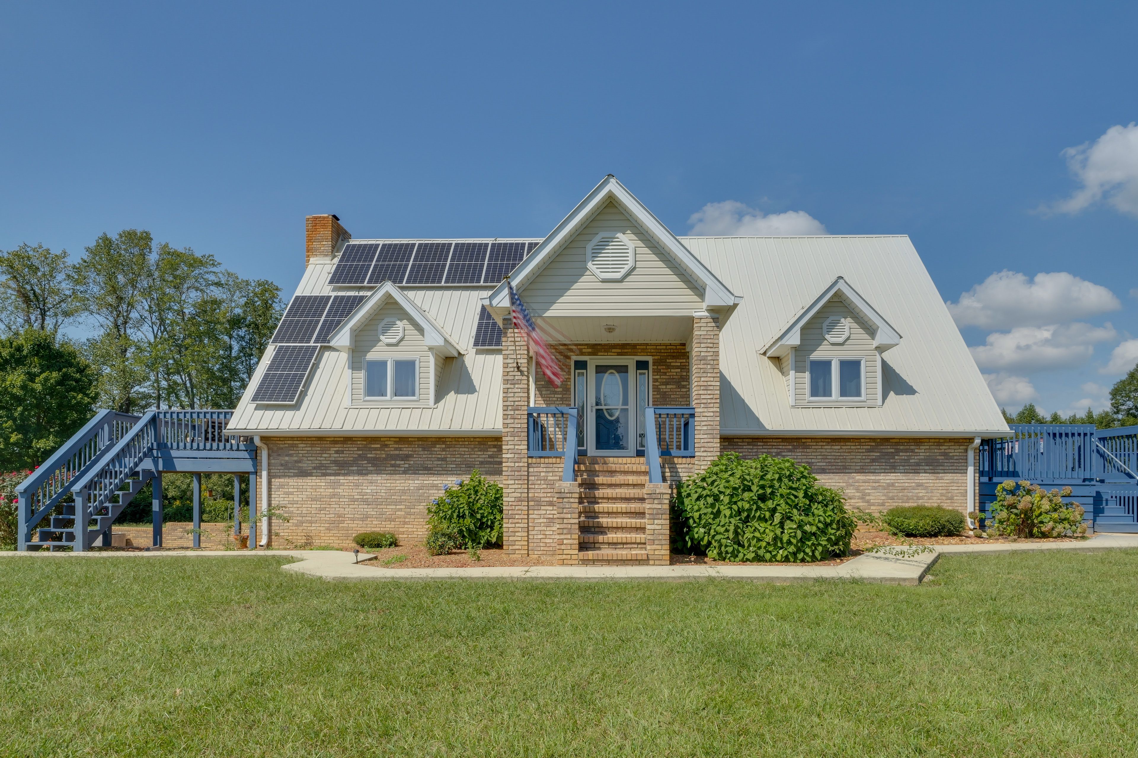 McMinnville Vacation Rental | 3BR | 2.5BA | Steps Required | 3,280 Sq Ft