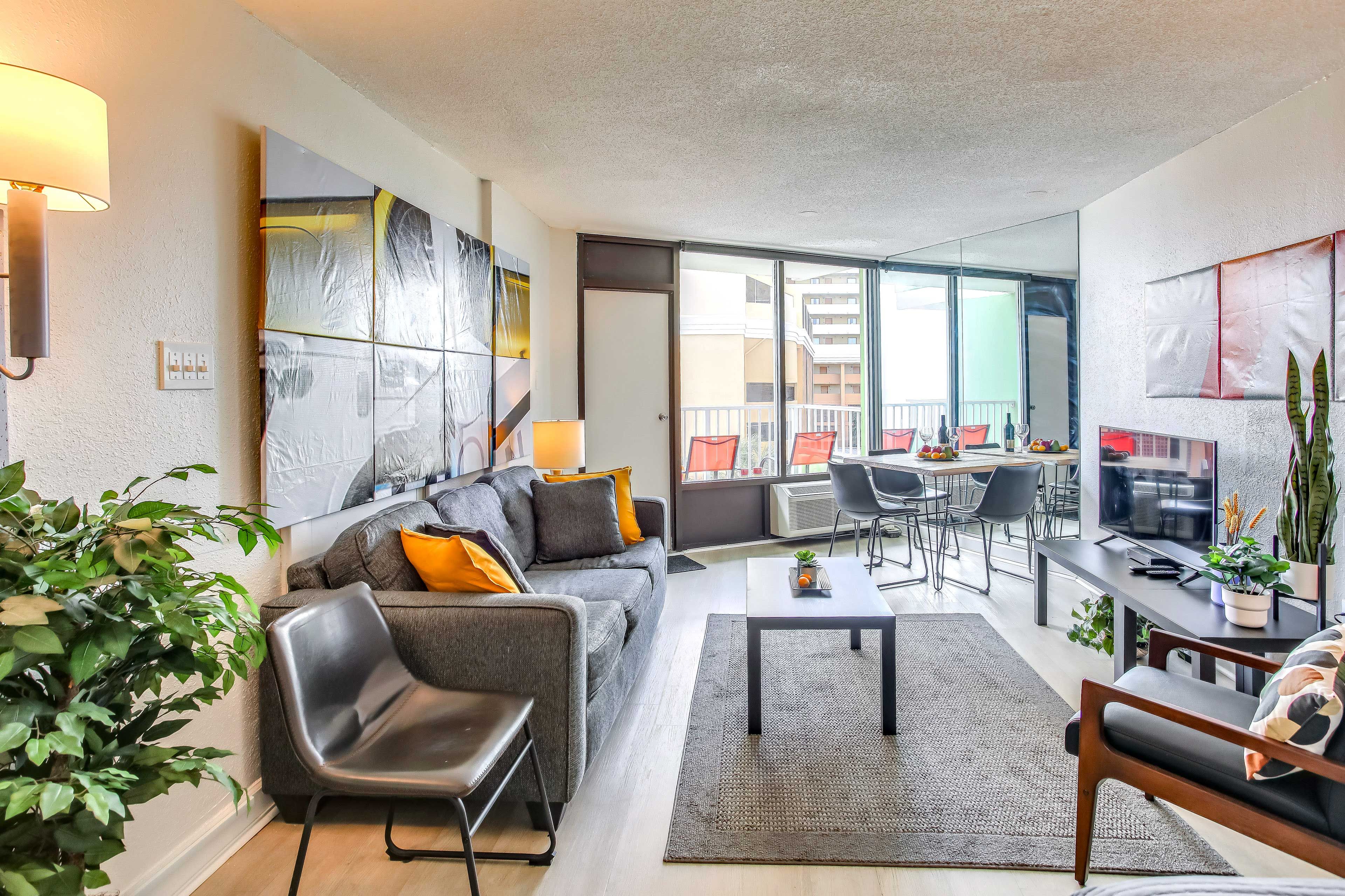 Living Room | Smart TV | Central A/C & Heat | Queen Sleeper Sofa | Queen Bed
