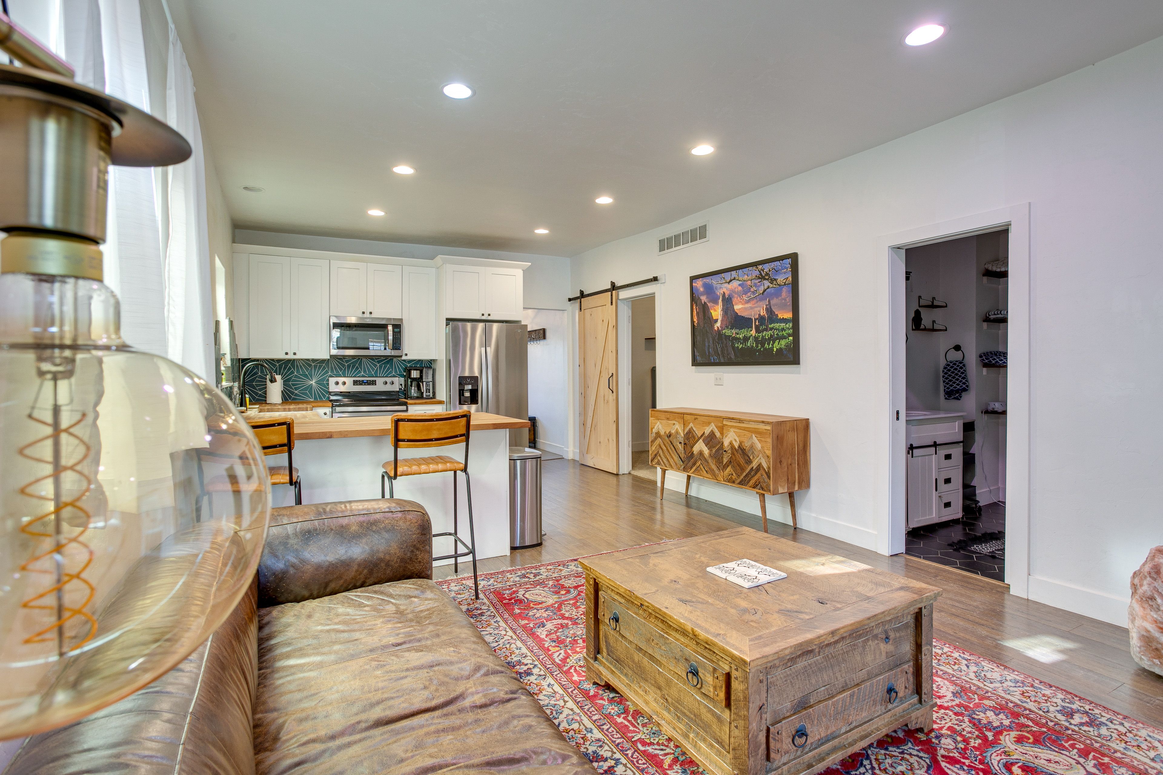 Living Room | Central Air Conditioning/Heat