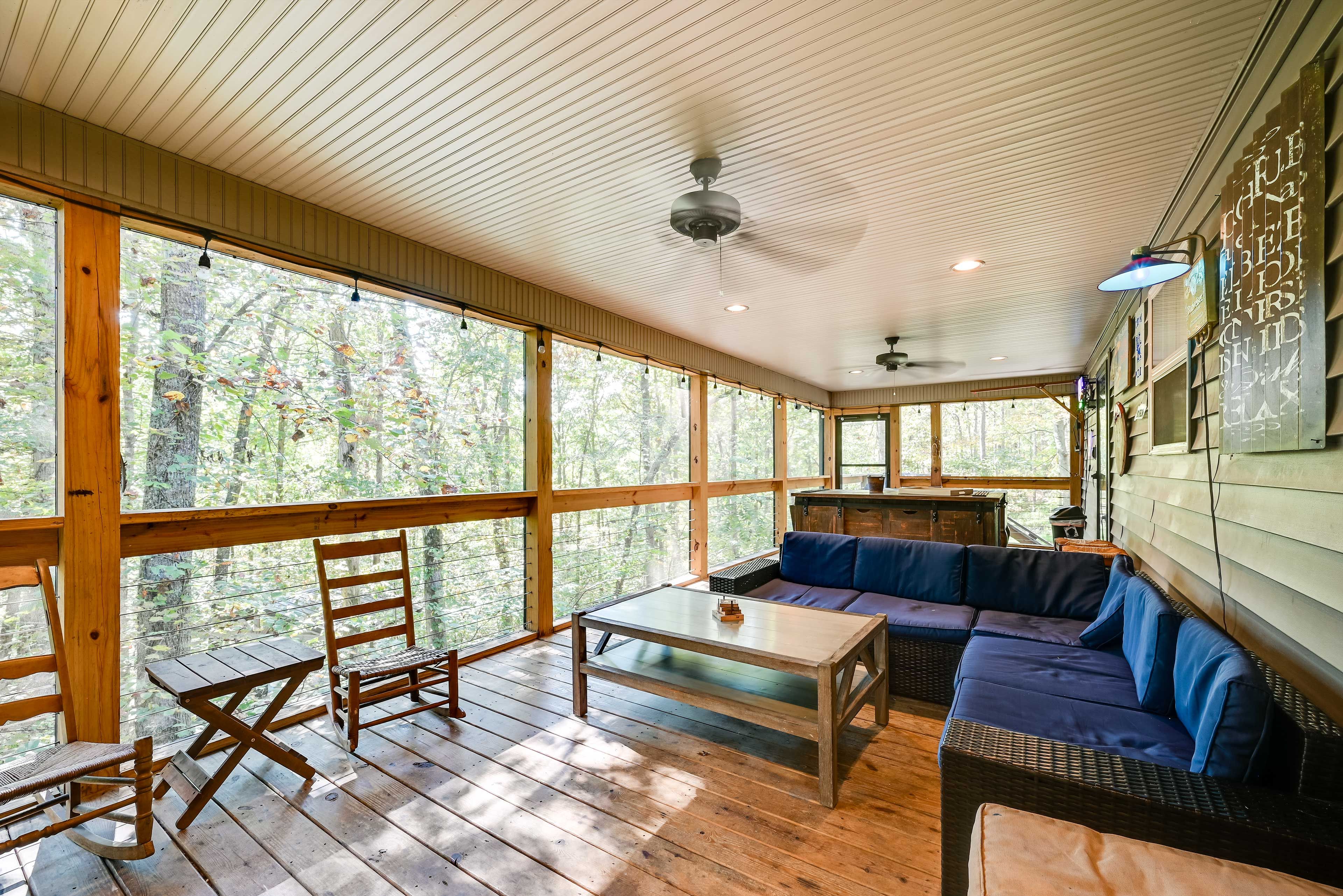 Screened Porch | Smart TV | Fireplace | Foosball Table