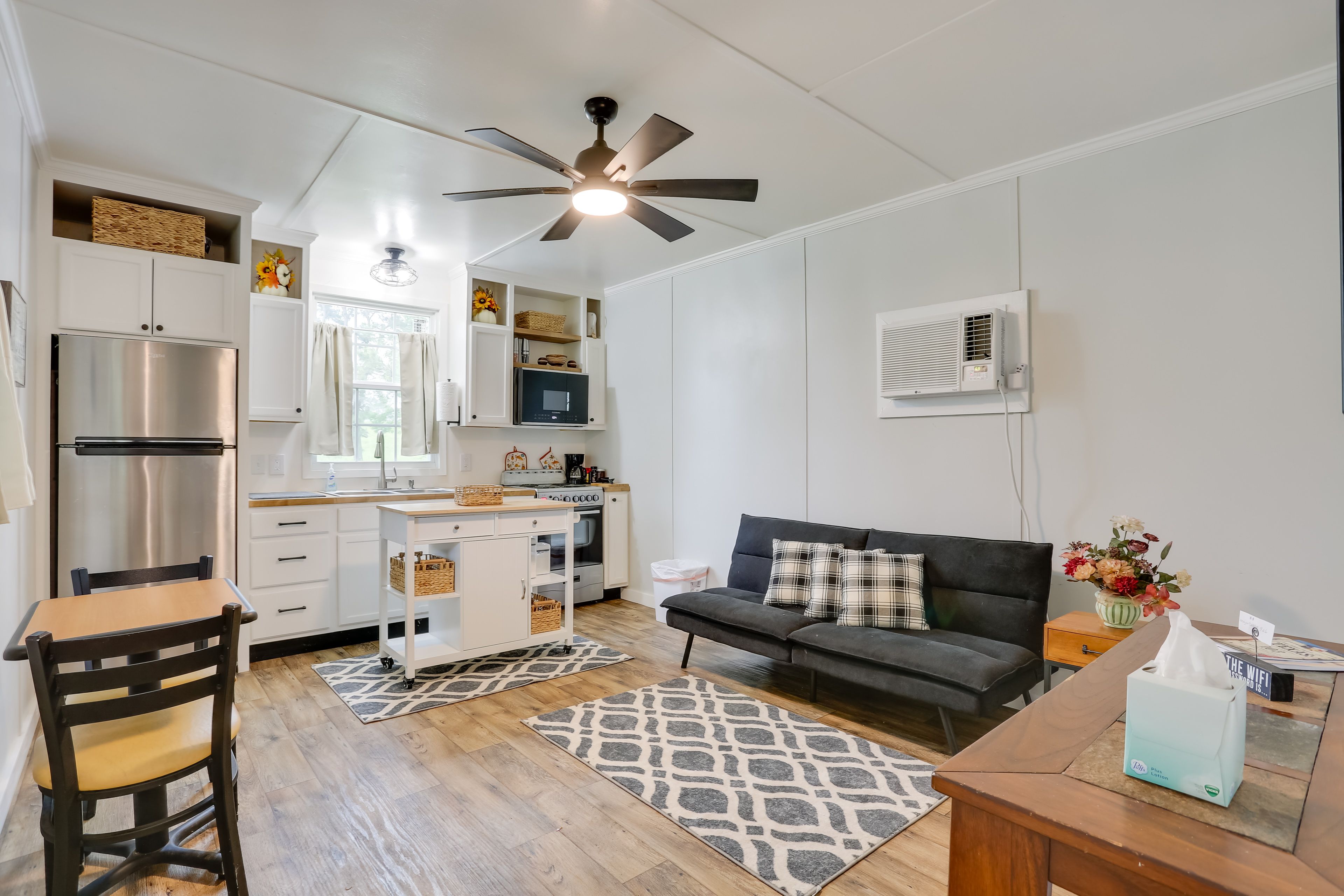 Living Room | Free WiFI | Smart TV | Full Futon