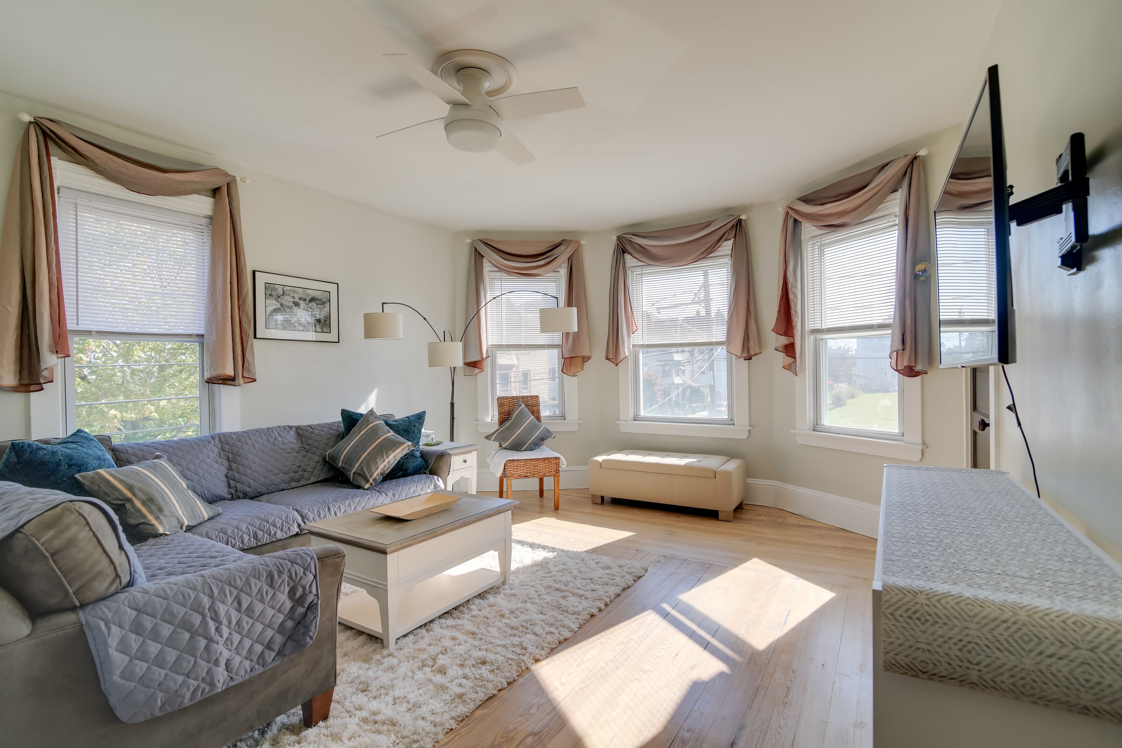 New Bedford Vacation Rental | 3BR | 1BA | 975 Sq Ft | Stairs Required