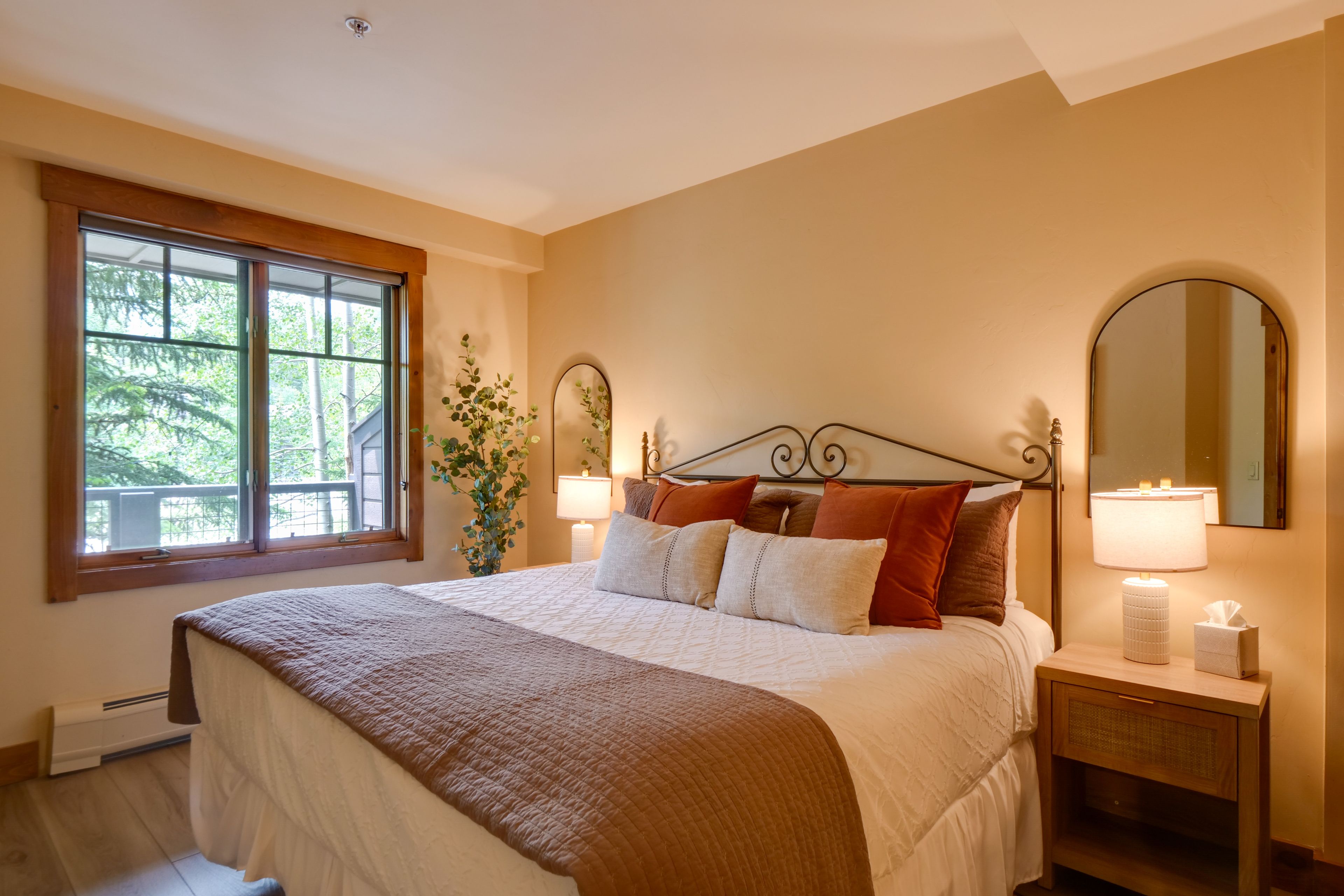 Bedroom | King Bedroom | Linens Provided