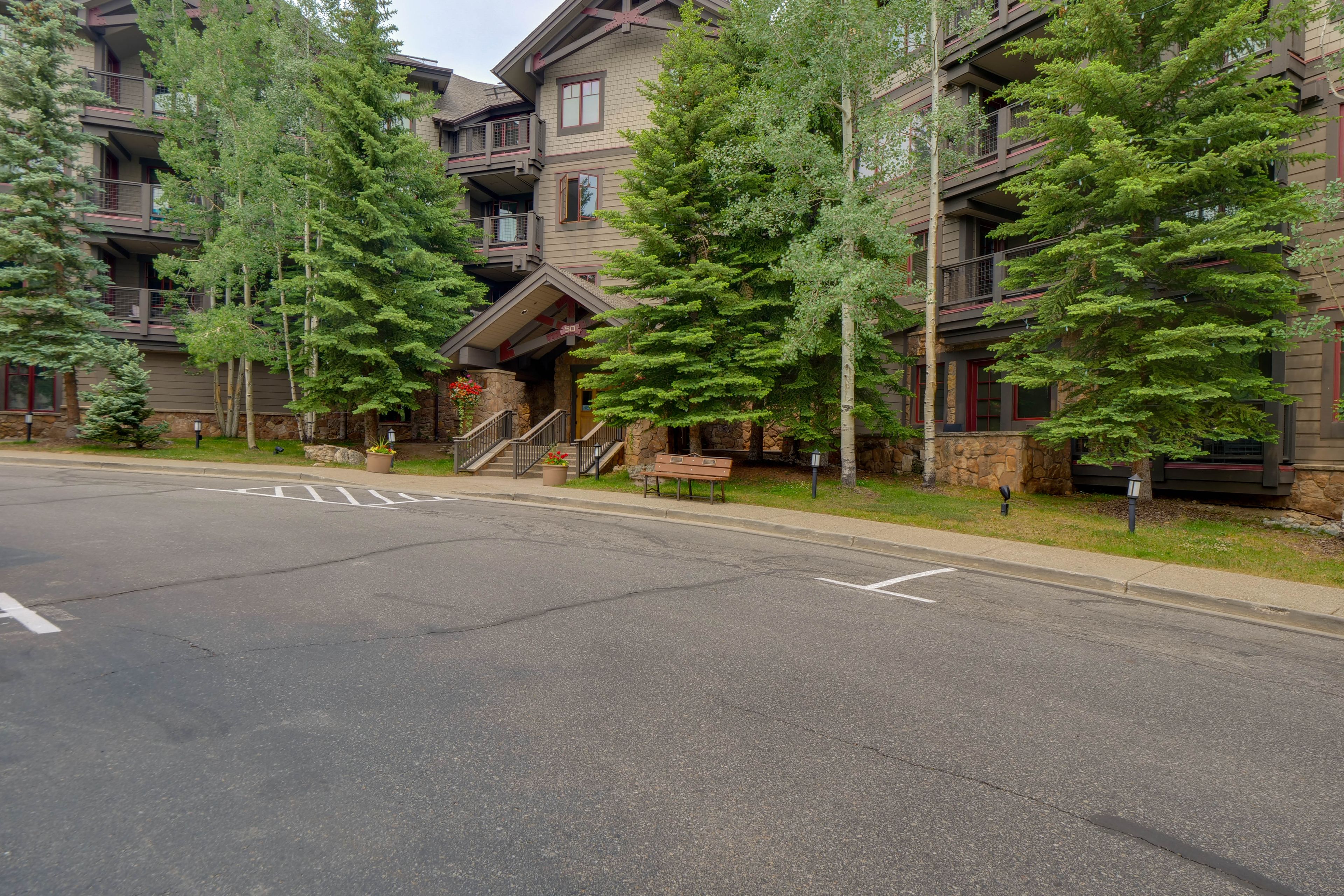 Parking | Heated Parking Garage (1 Vehicle)