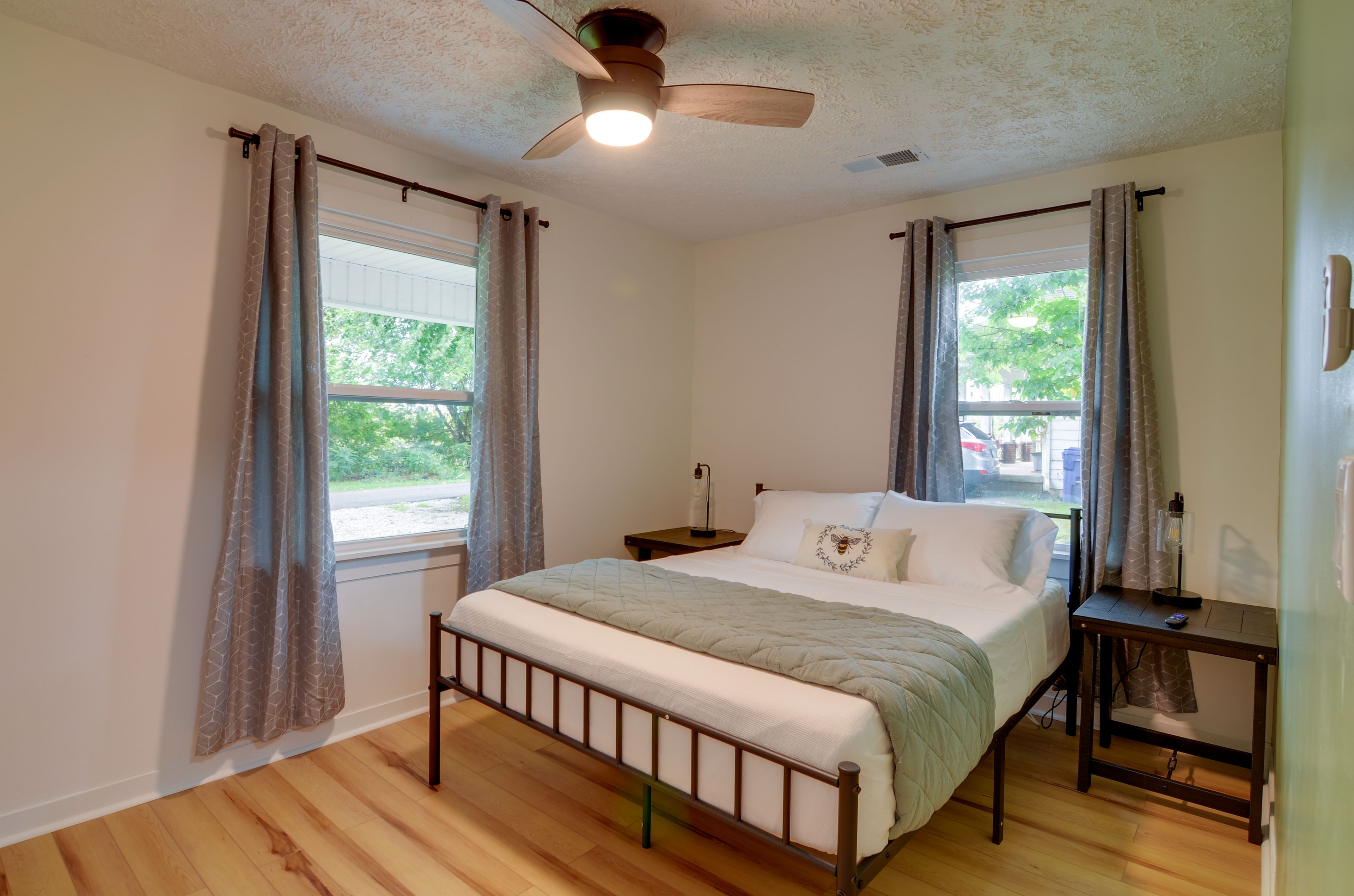 Bedroom 1 | Queen Bed | Smart TV | 1st Floor