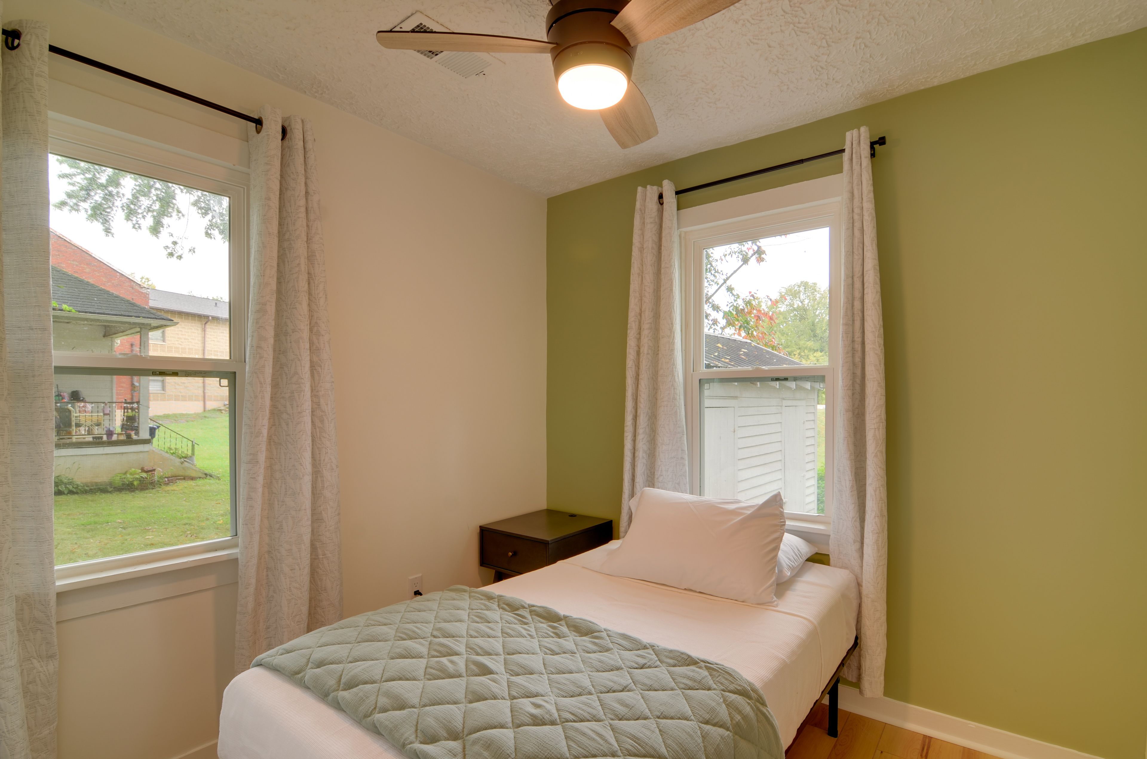 Bedroom 2 | Twin Bed | 1st Floor
