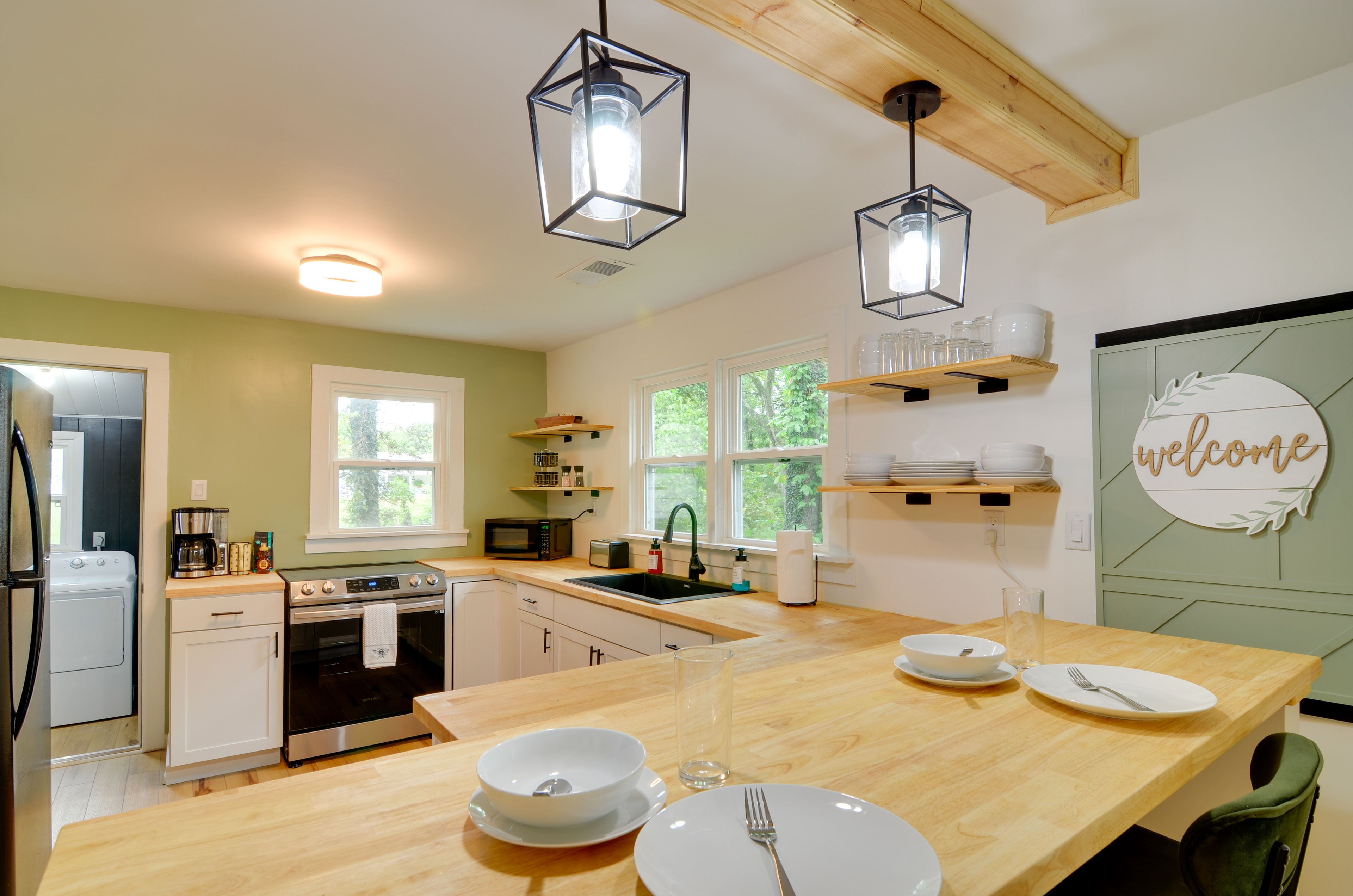 Dining Bar | Kitchen
