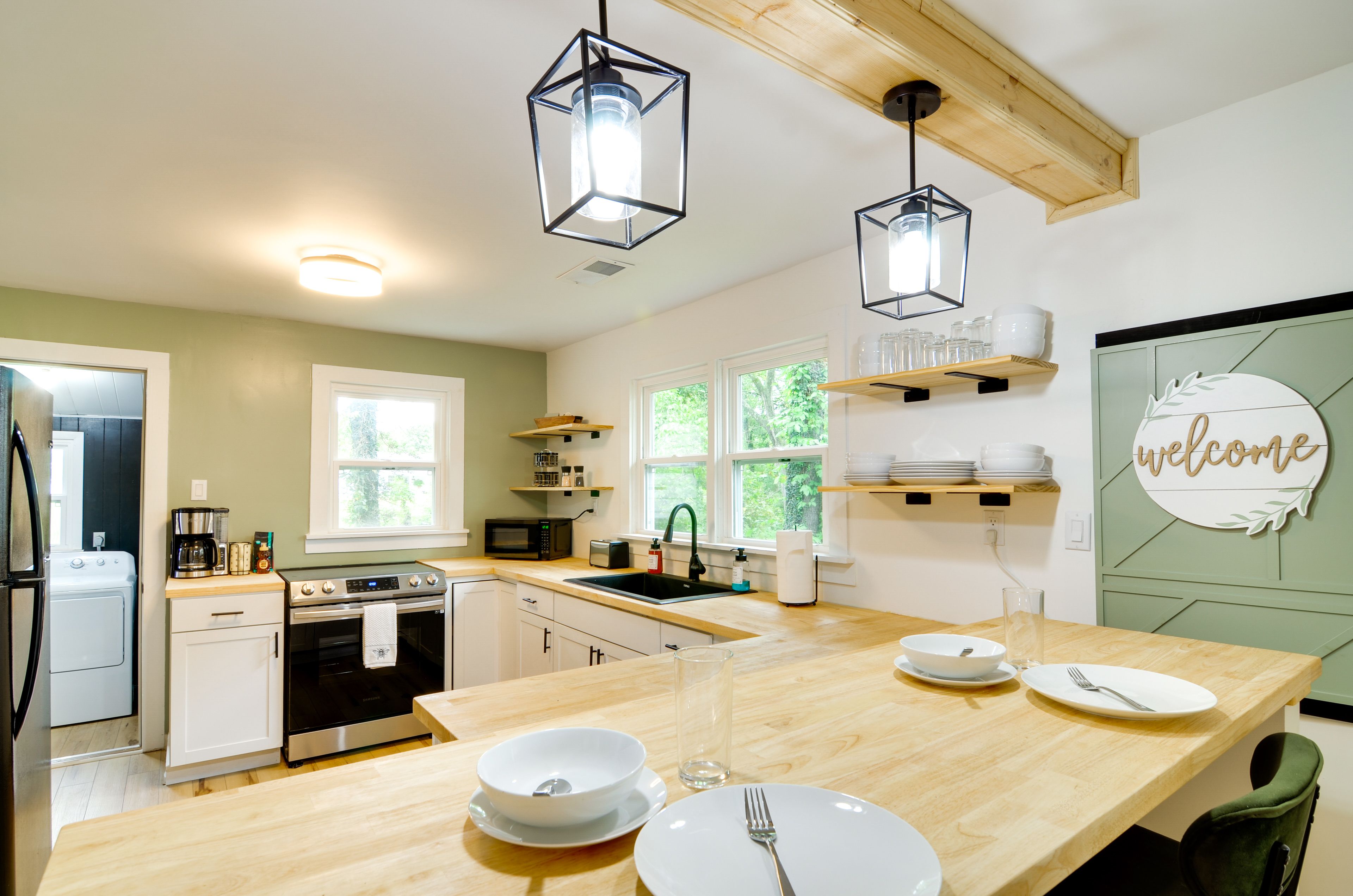 Dining Bar | Kitchen