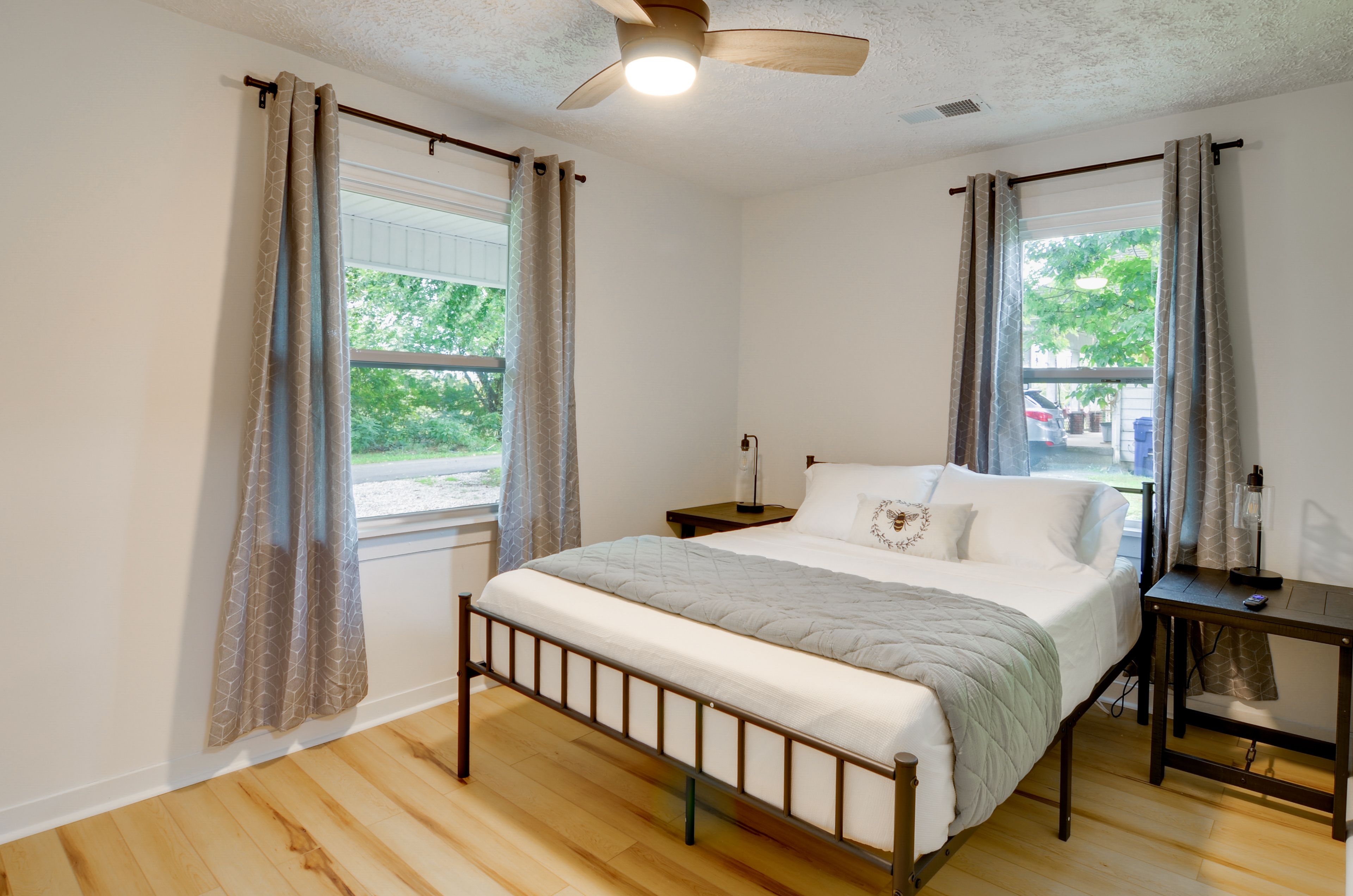 Bedroom 1 | Queen Bed | Smart TV | 1st Floor