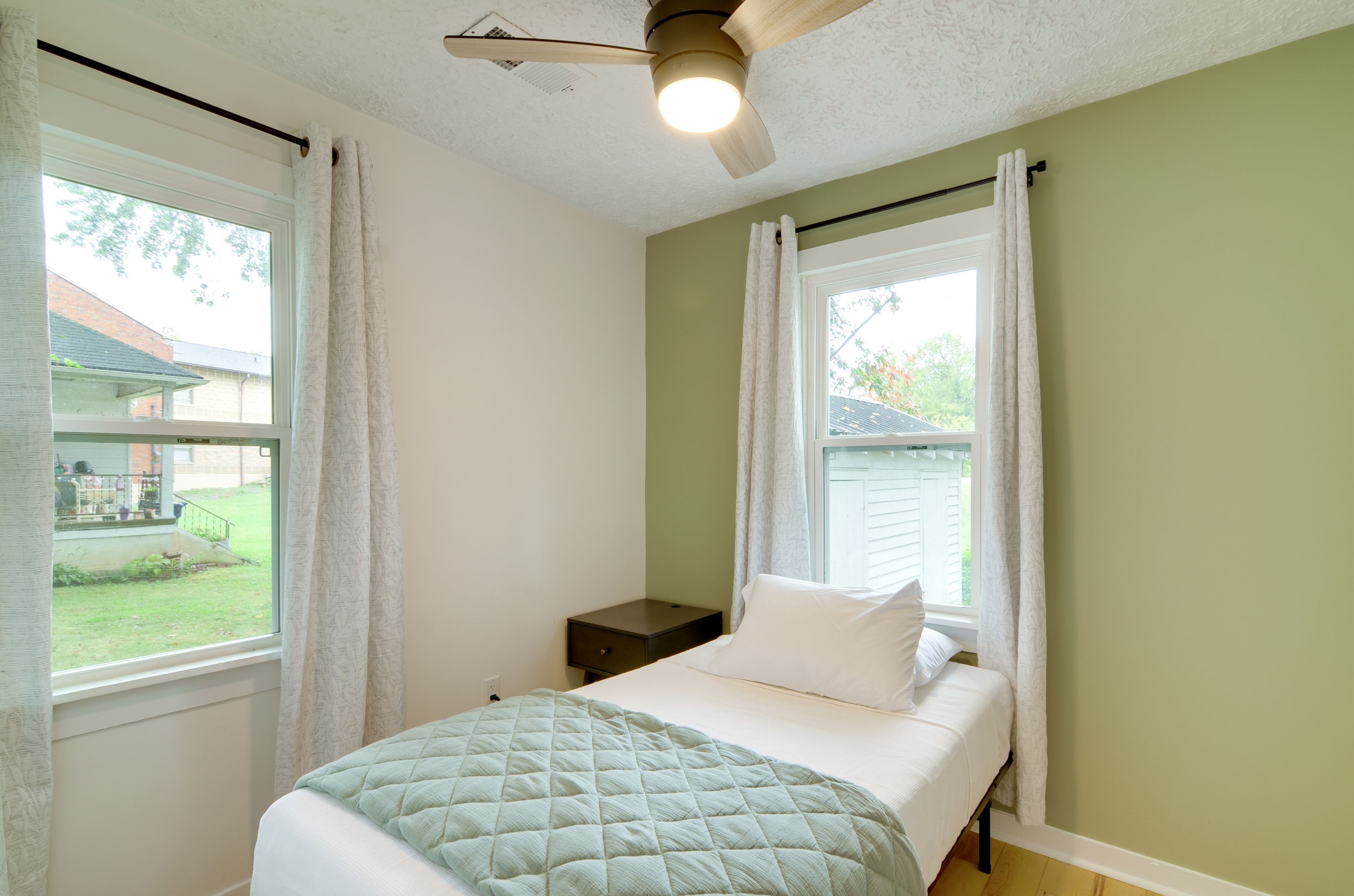 Bedroom 2 | Twin Bed | 1st Floor