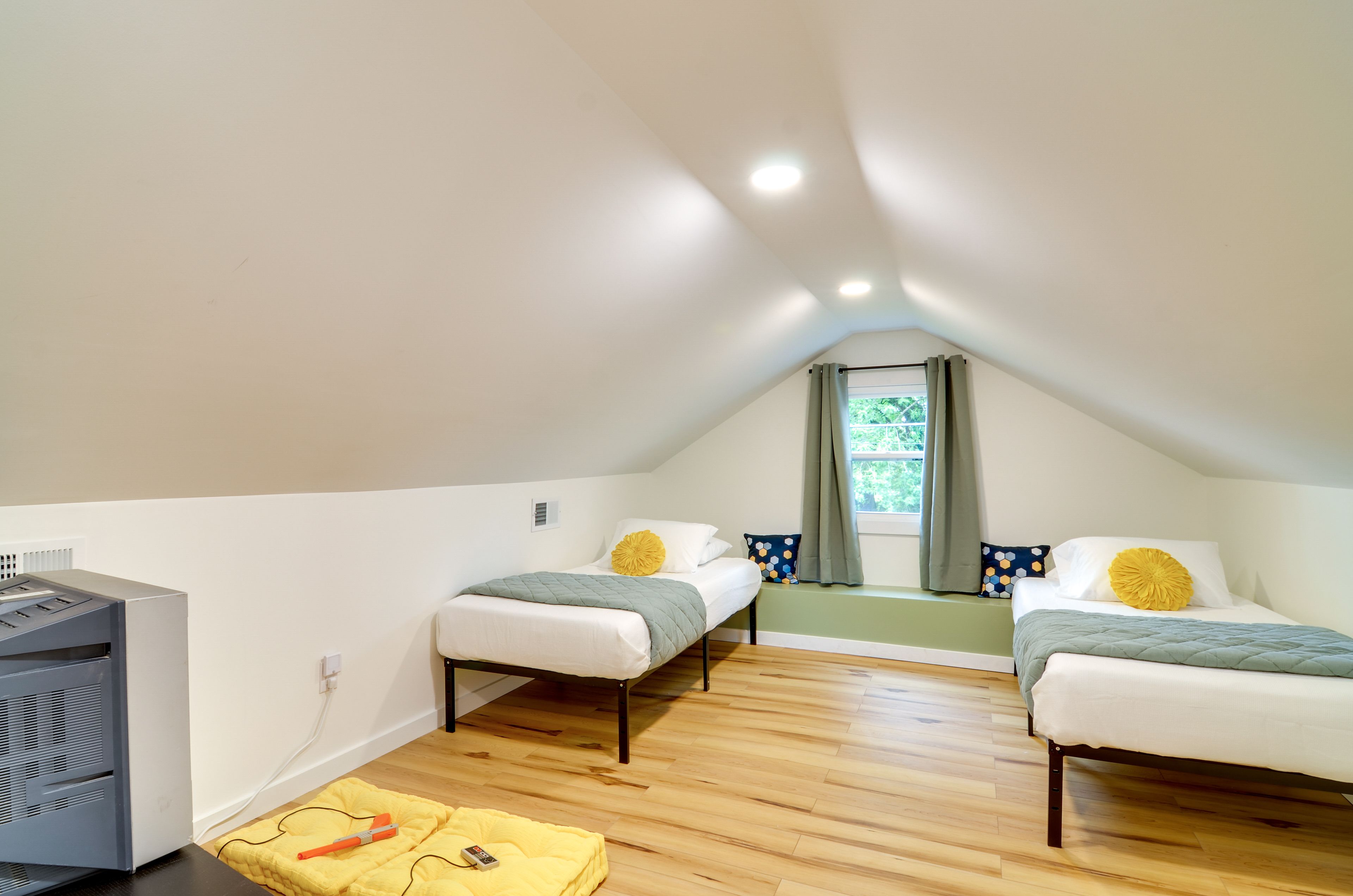 Bedroom 4 | 2 Twin Beds | 2nd Floor