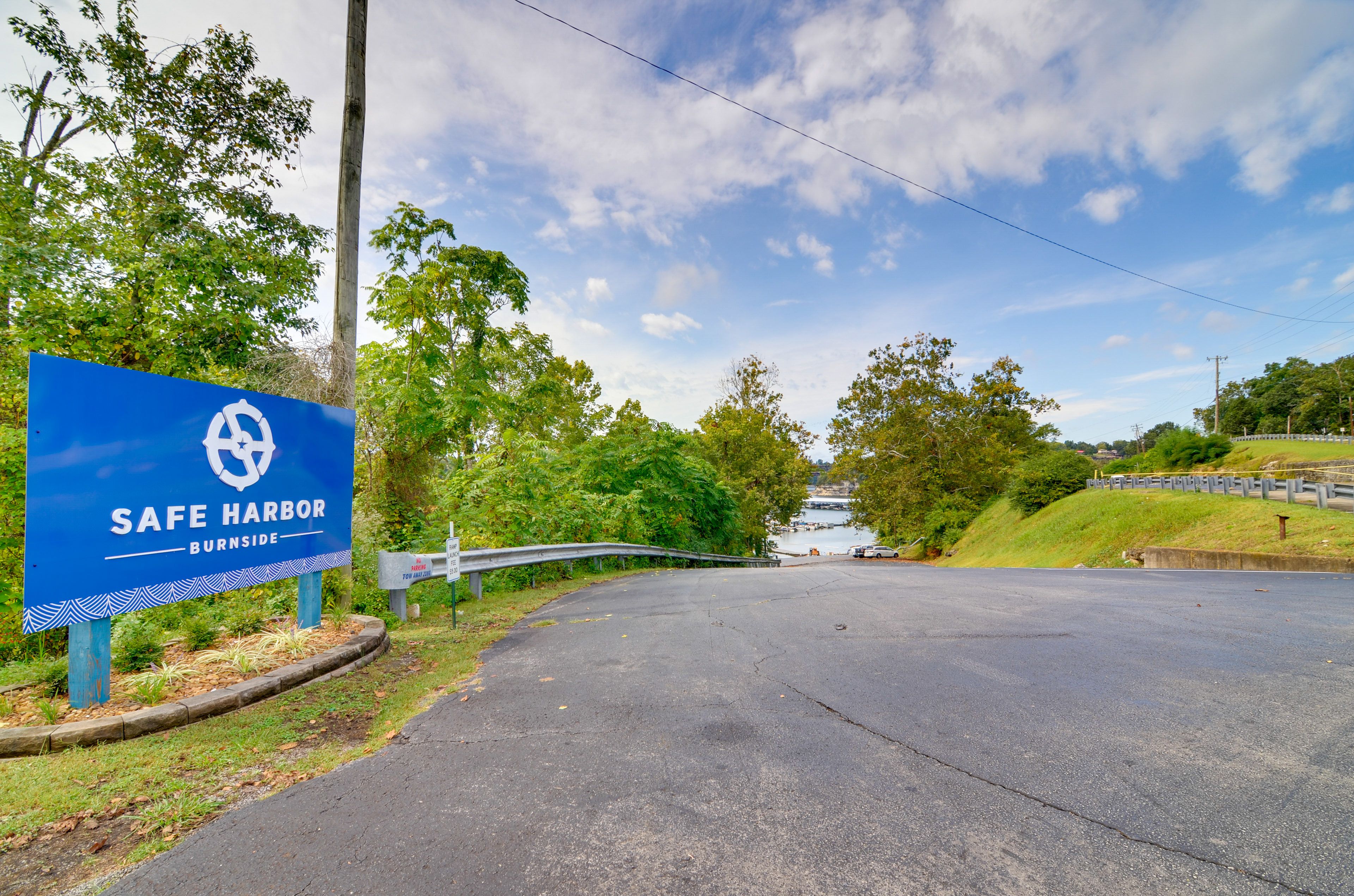 0.3 Mi to Safe Harbor Burnside & Burnside Marina