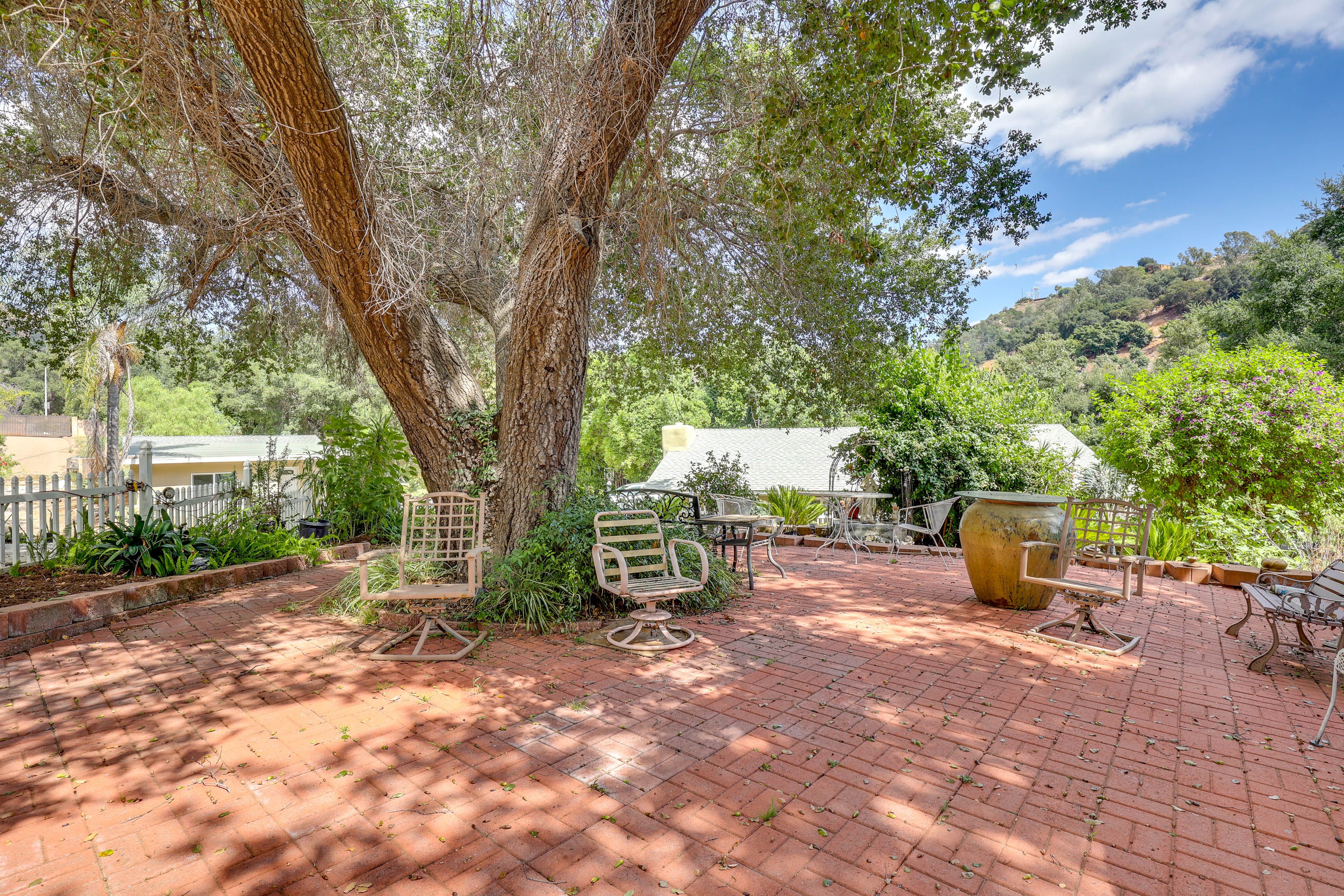 Shared Space | Garden | Dining Areas