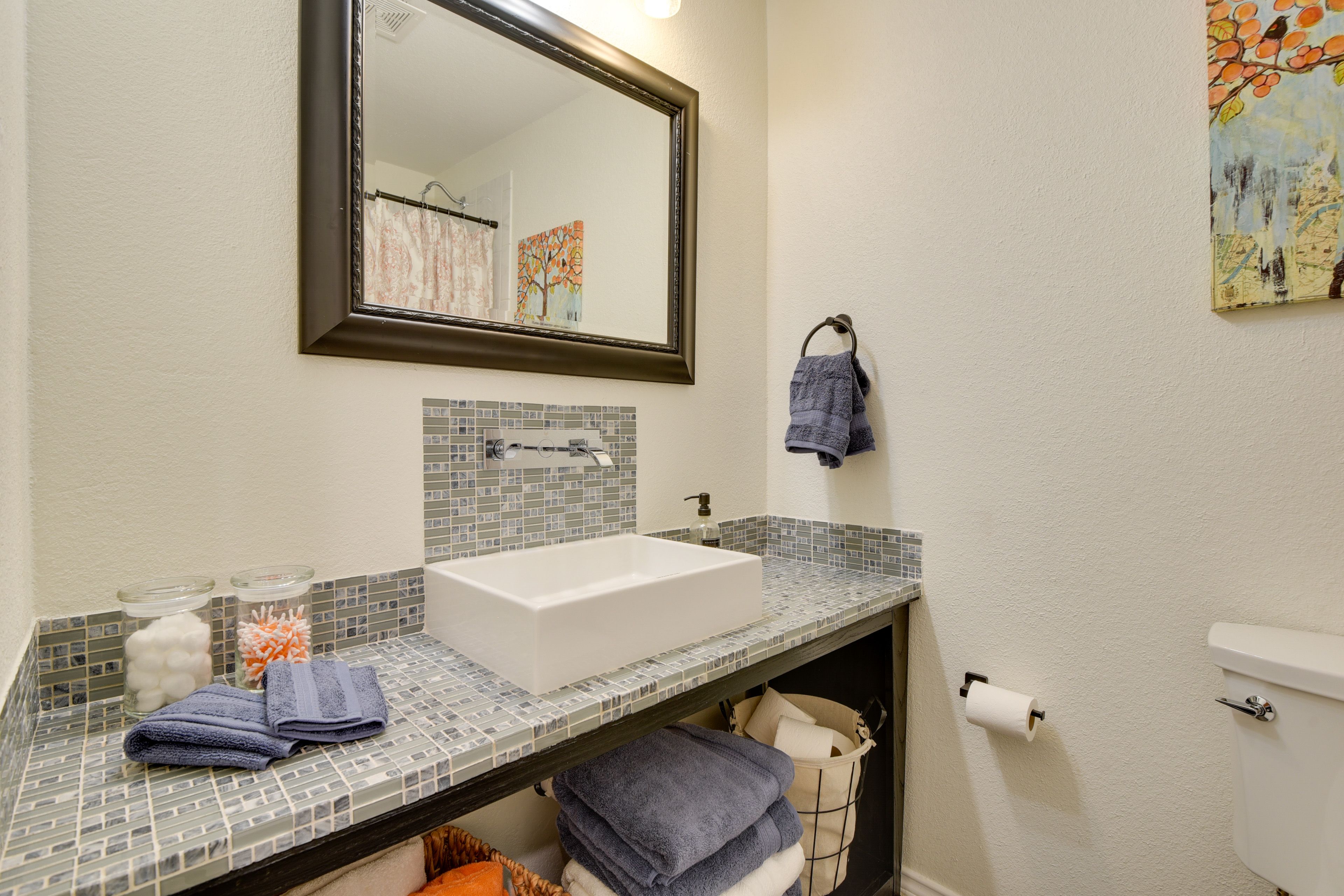 Full Bathroom | Complimentary Toiletries