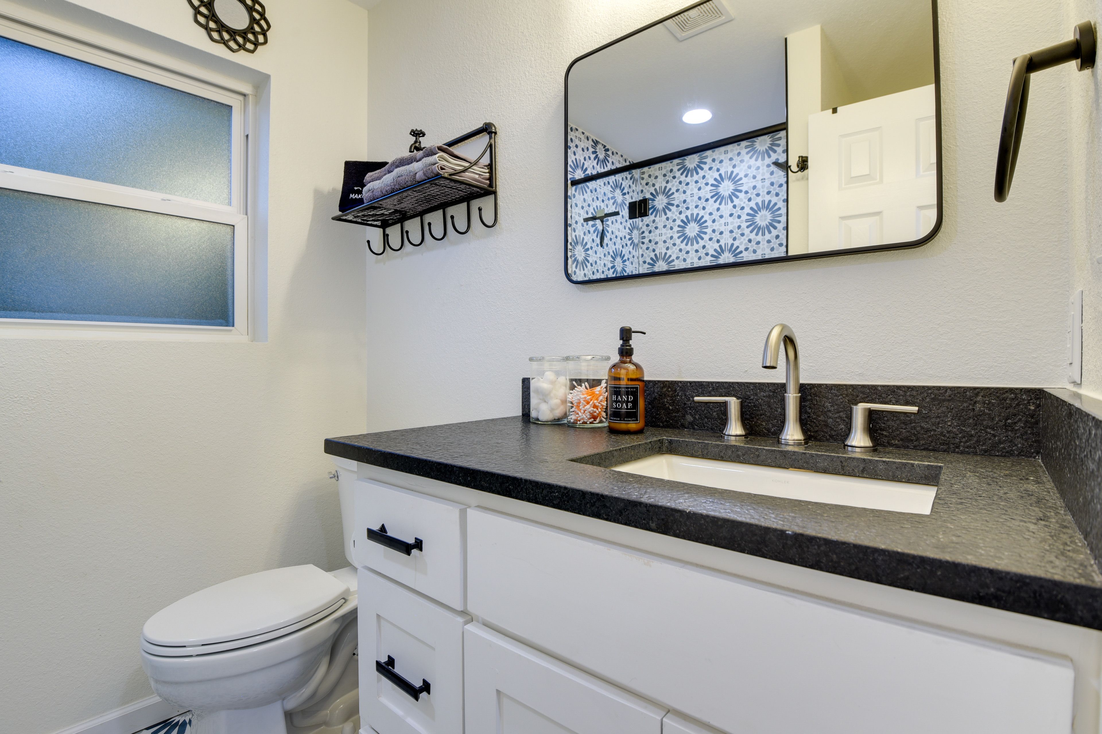 Full Bathroom | Towels Provided