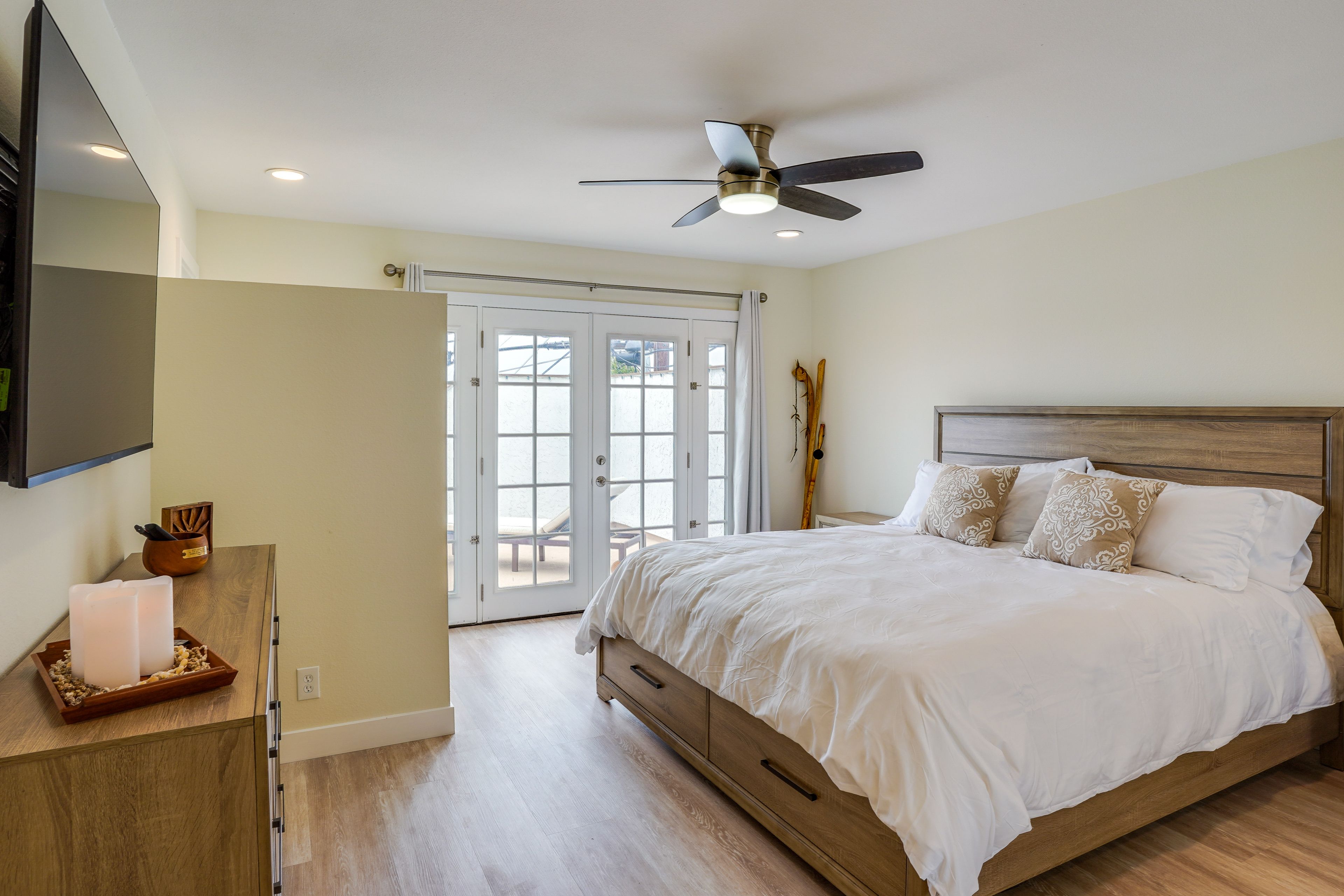 Bedroom 1 | California King Bed | Smart TV