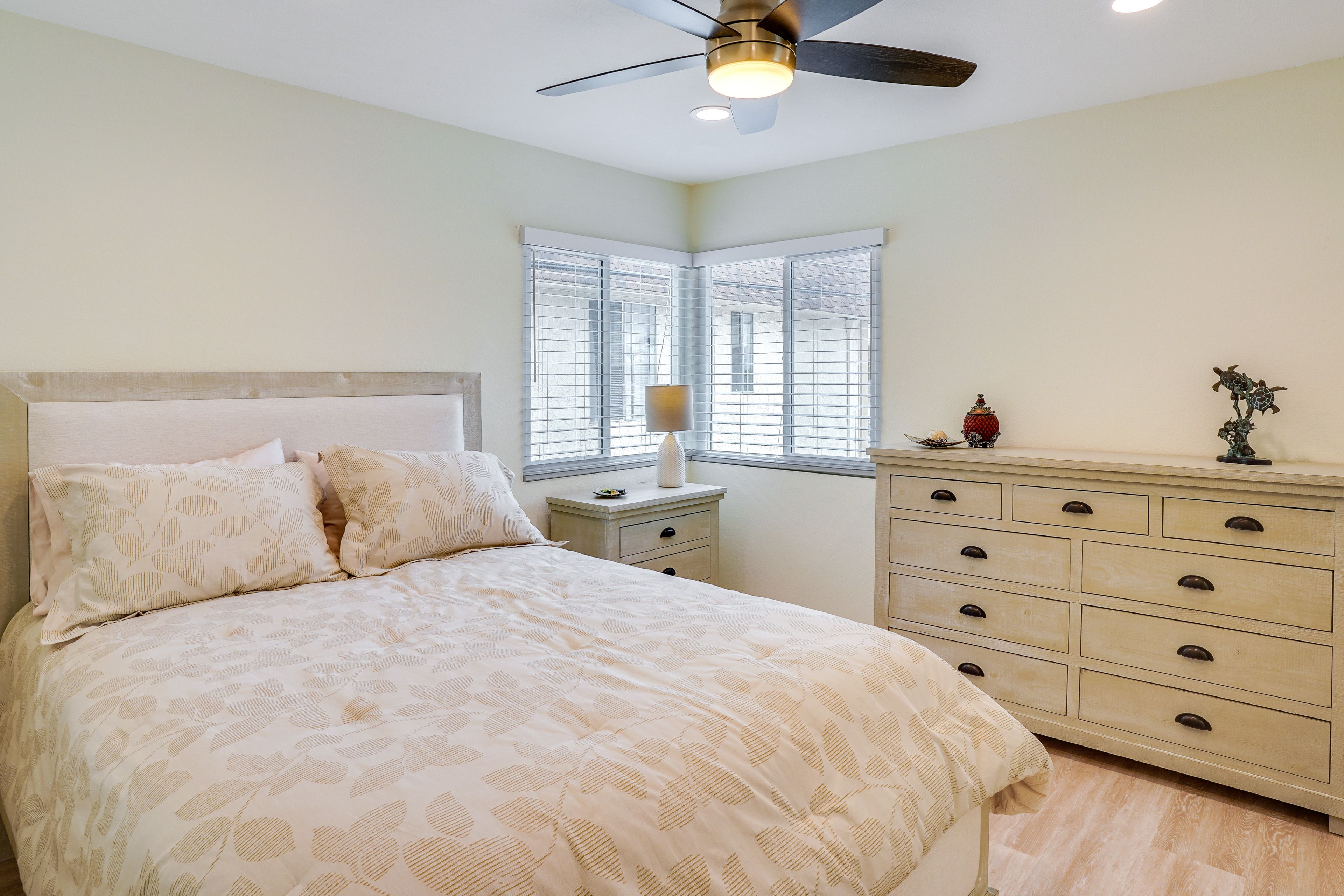 Bedroom 2 | Queen Bed
