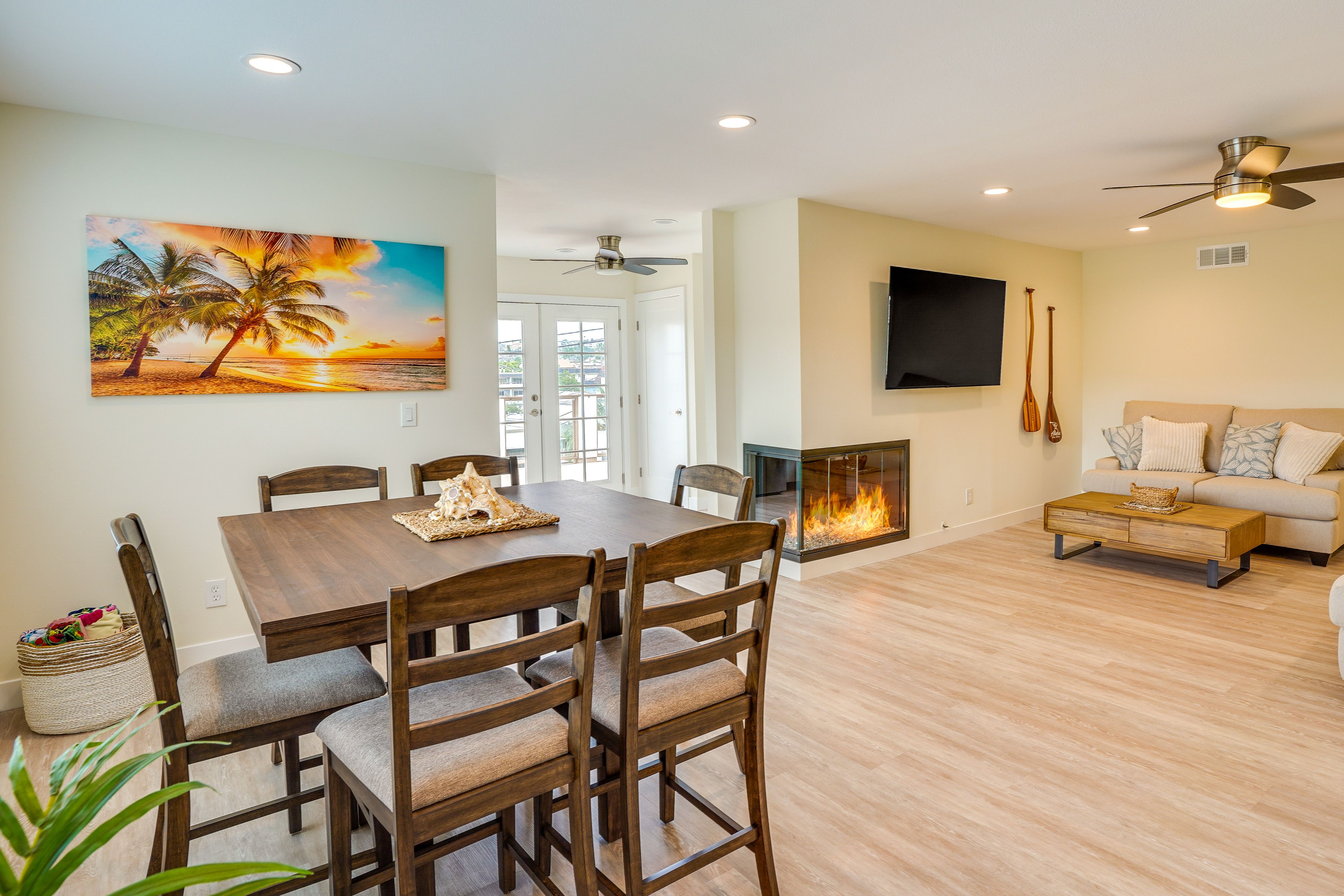 Dining Area | Dishware & Flatware Provided