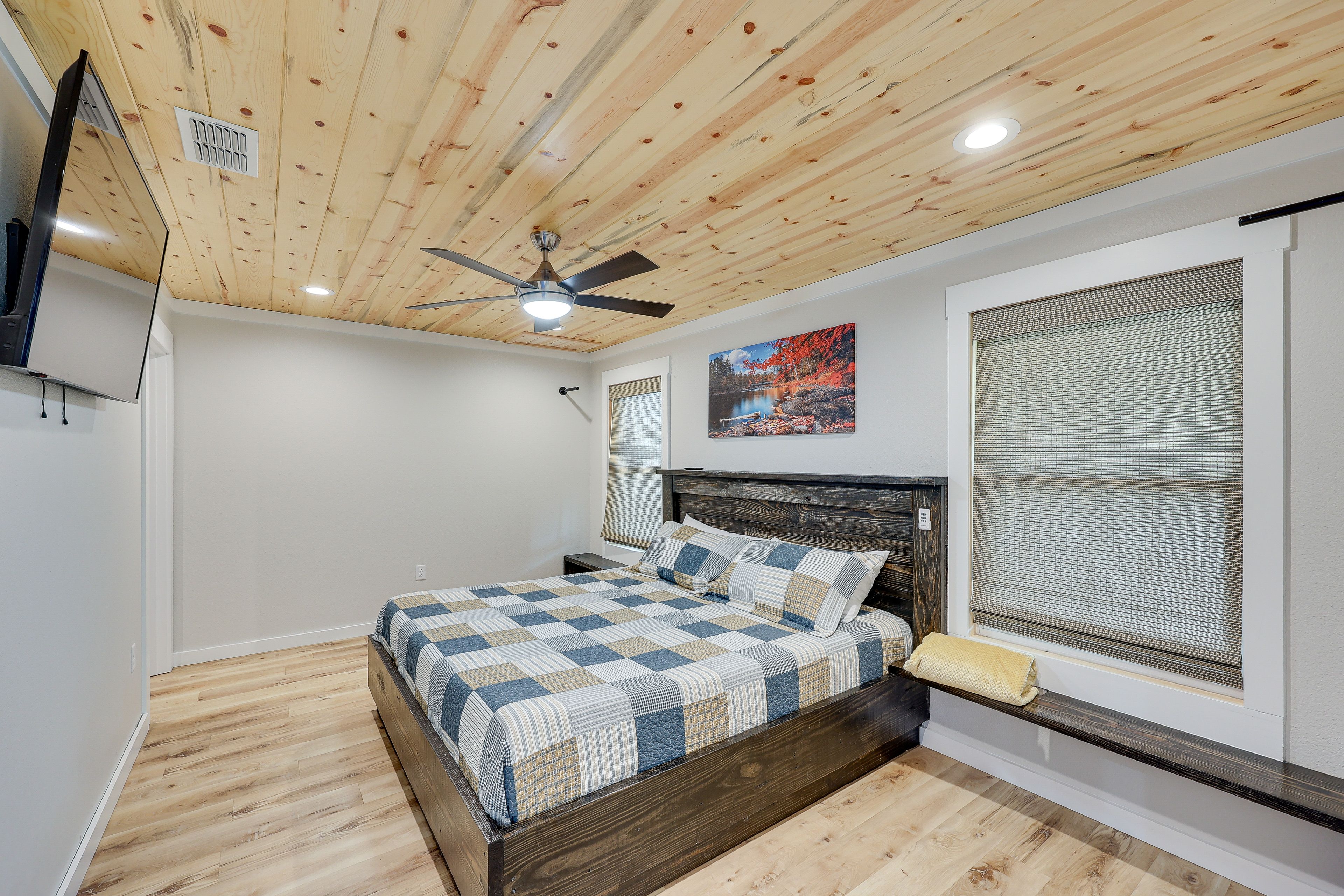 Bedroom 1 | King Bed | Smart TV | Linens Provided | En-Suite Bathroom