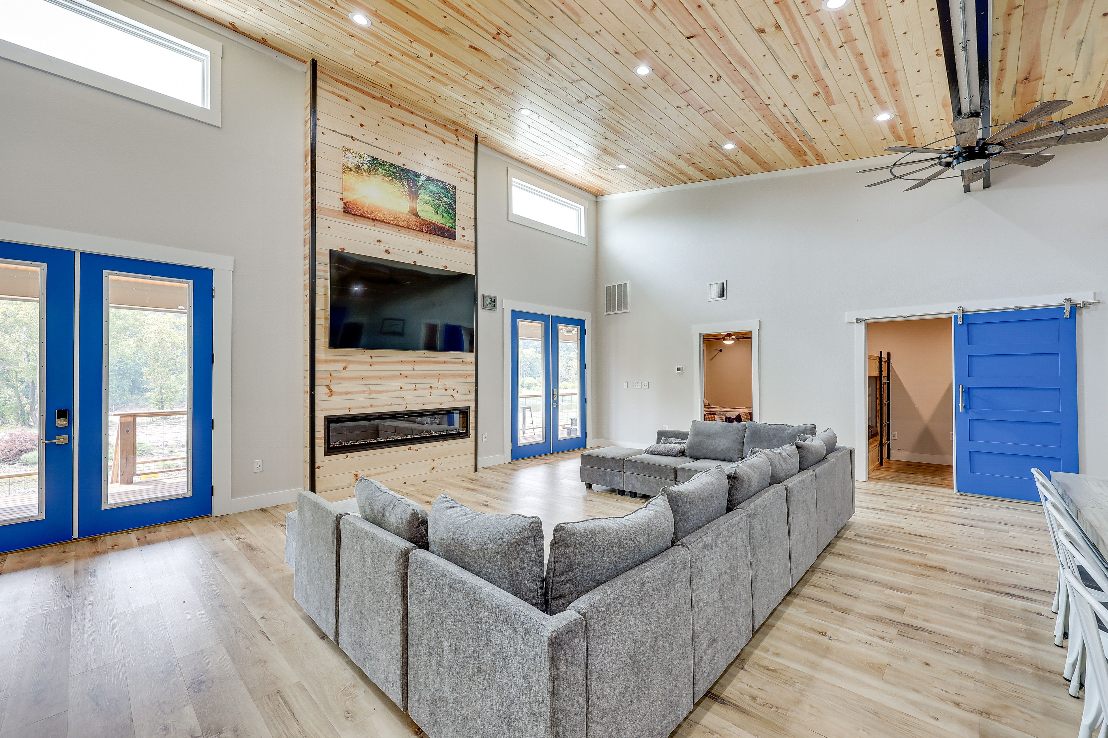 Living Room | Smart TV | Fireplace | Central Heating & A/C | Ceiling Fans