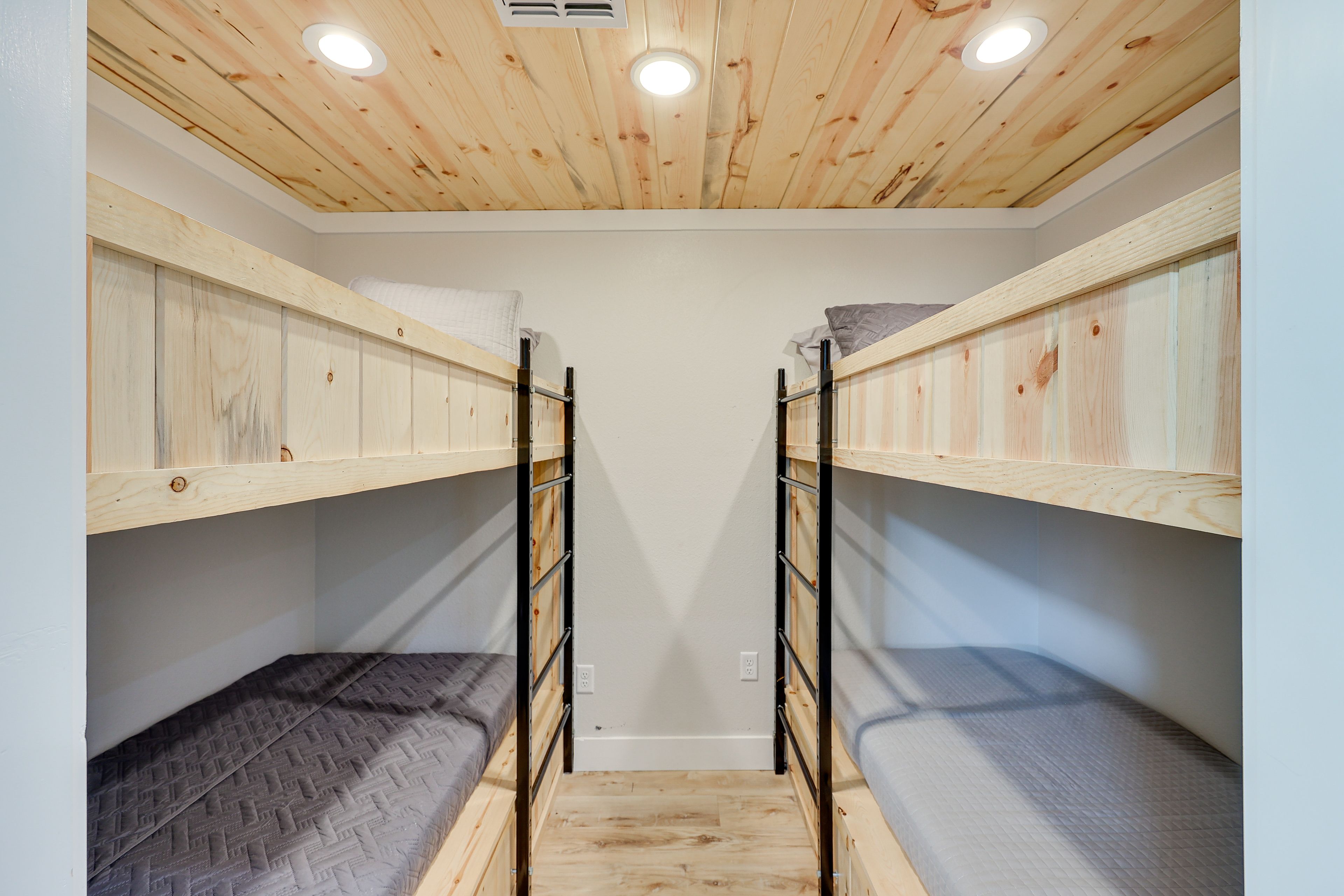 Bedroom 6 | 2 Twin Bunk Beds
