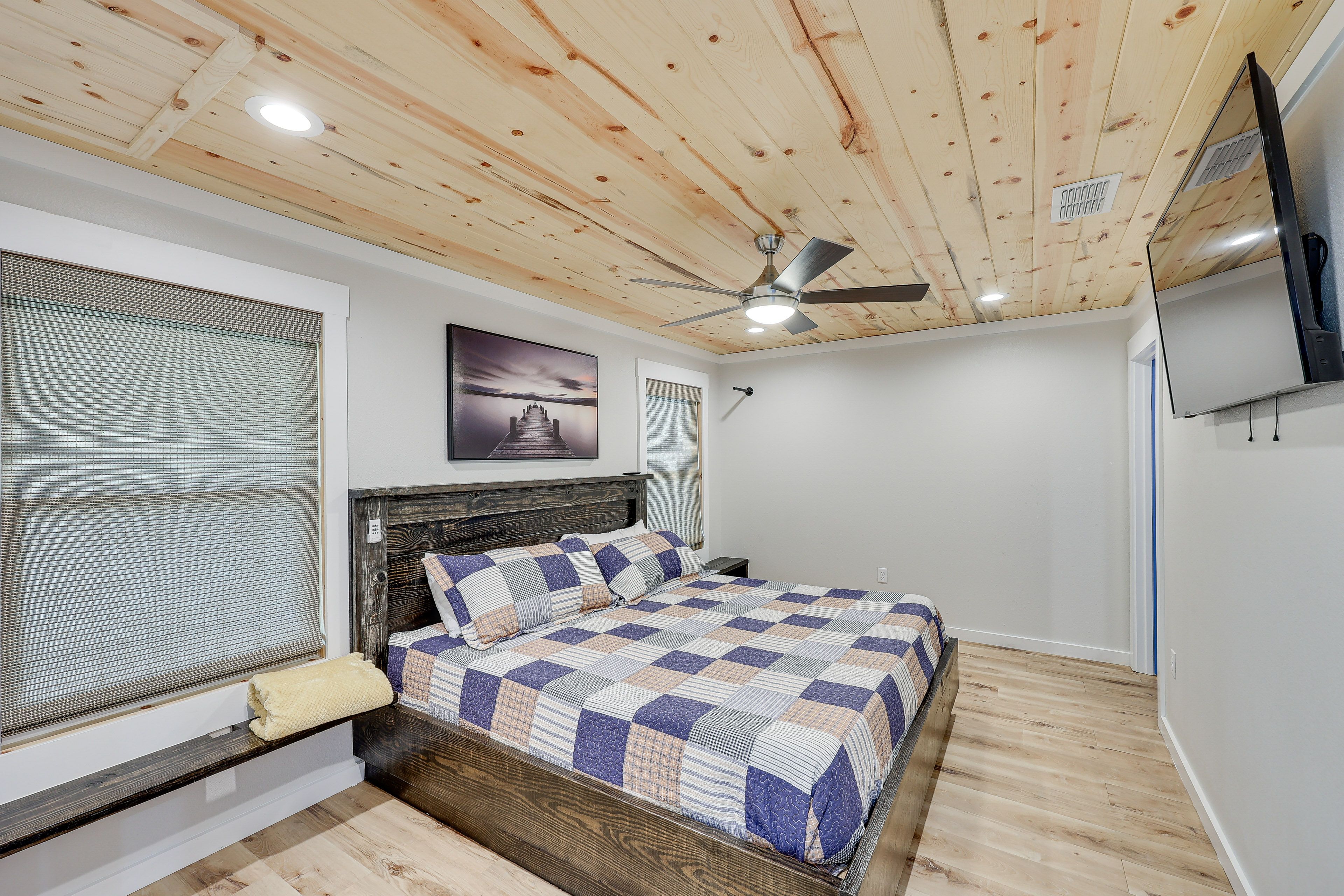 Bedroom 4 | King Bed | Smart TV | En-Suite Bathroom