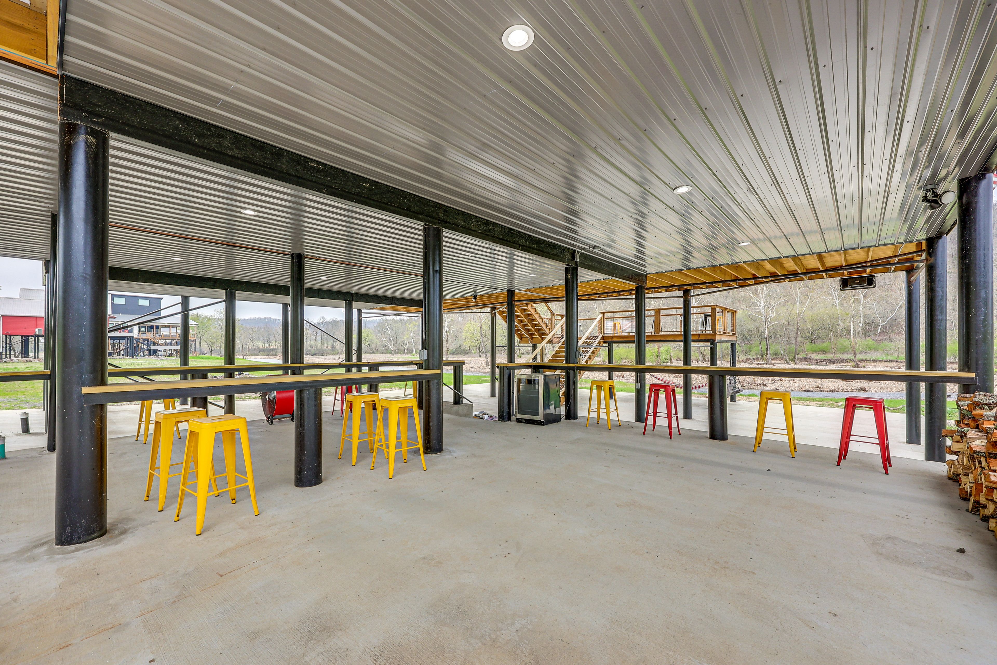 Patio | Bar | Cornhole | Charcoal Grill | Horseshoes | Outdoor Seating