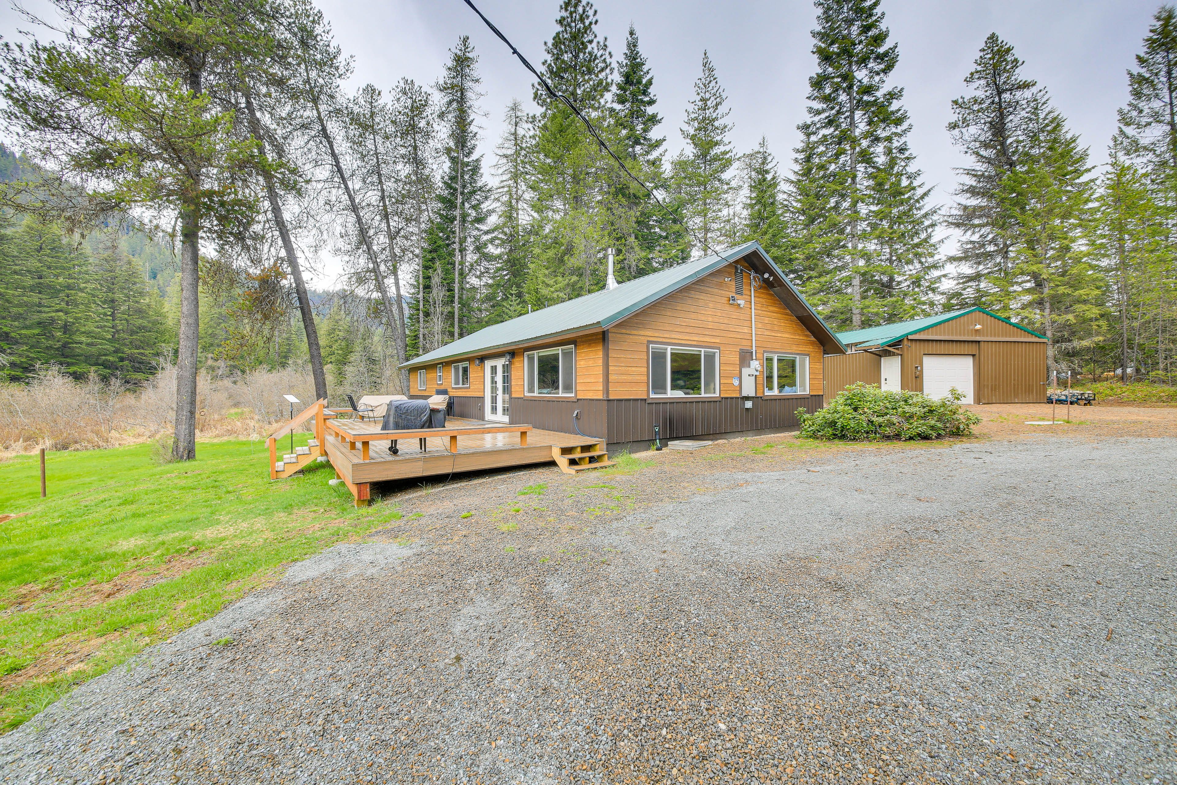 Parking | Circular Driveway (6 Vehicles) | RV/Trailer Parking