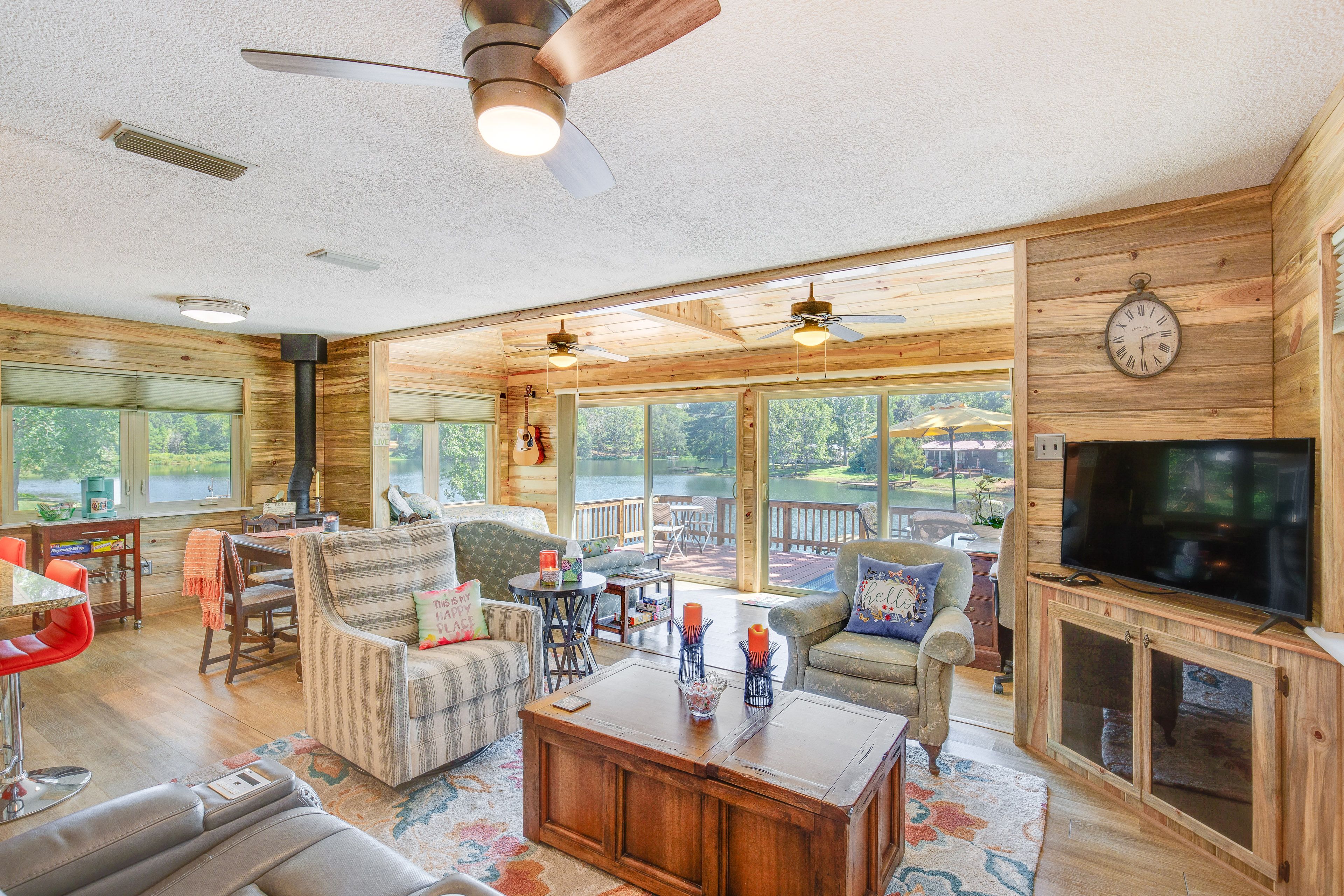 Living Room | Twin Daybed | Main Floor | Central A/C & Heating