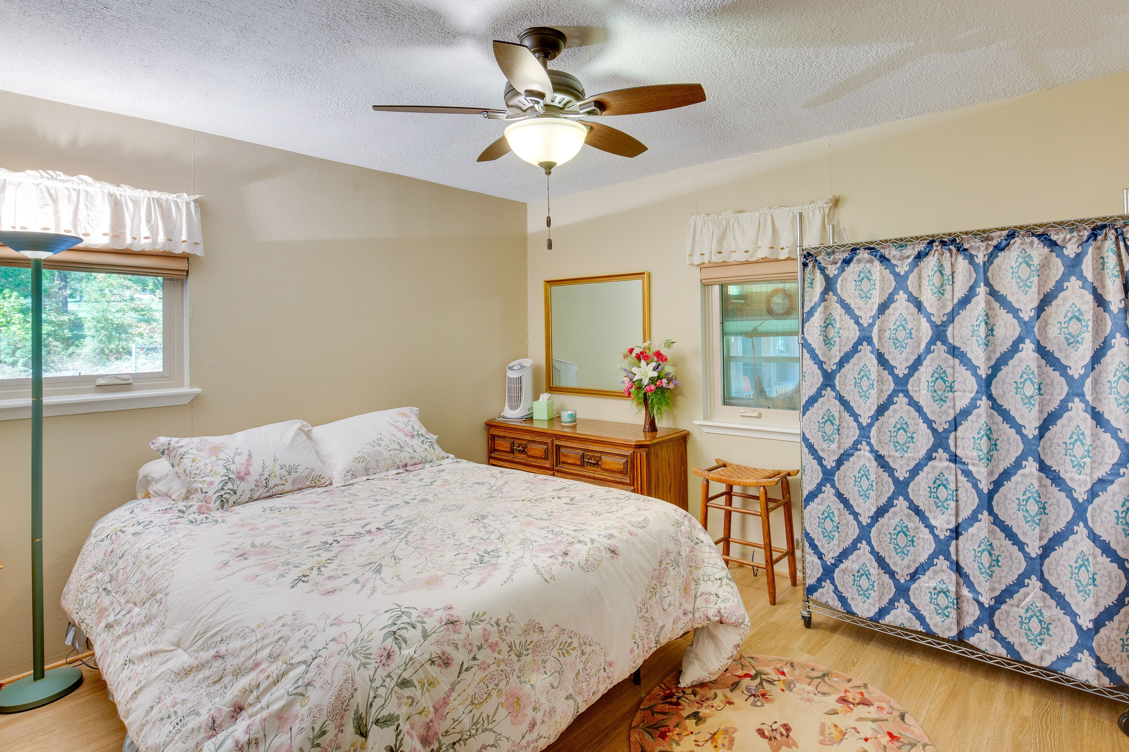 Bedroom 2 | Queen Bed | Ceiling Fans