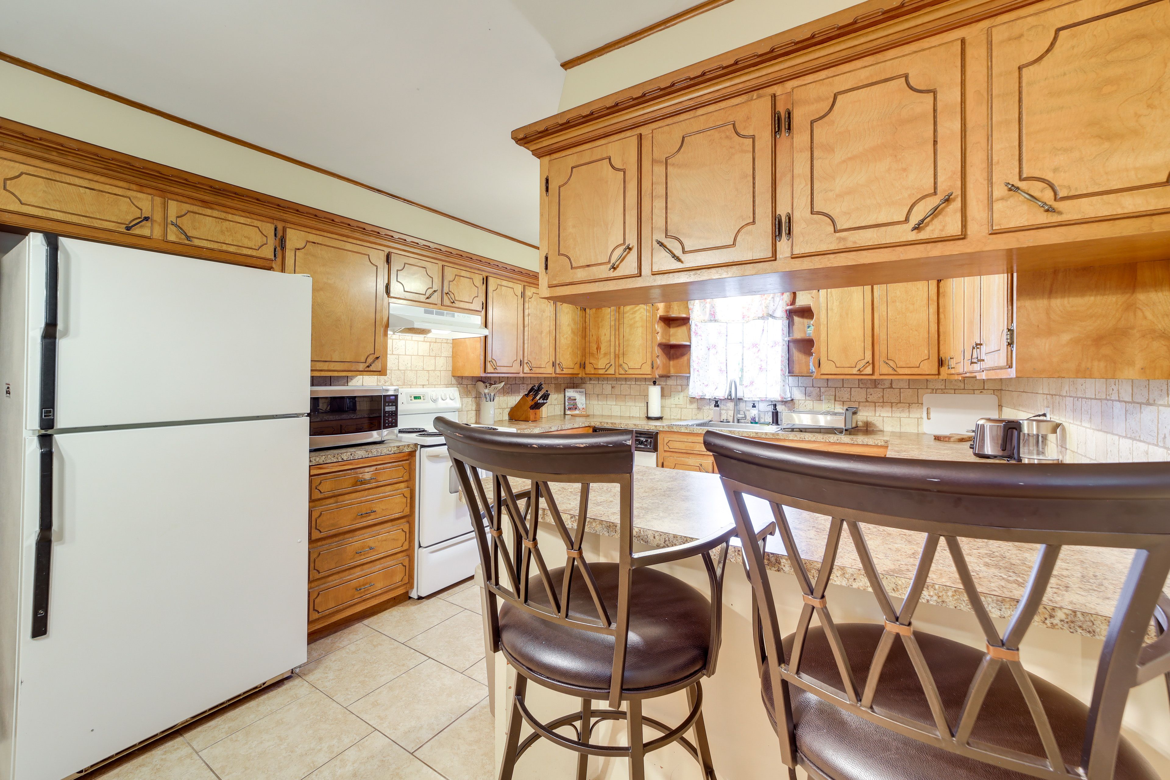 Kitchen | Cooking Basics | Dishware & Flatware | Trash Bags | Paper Towels
