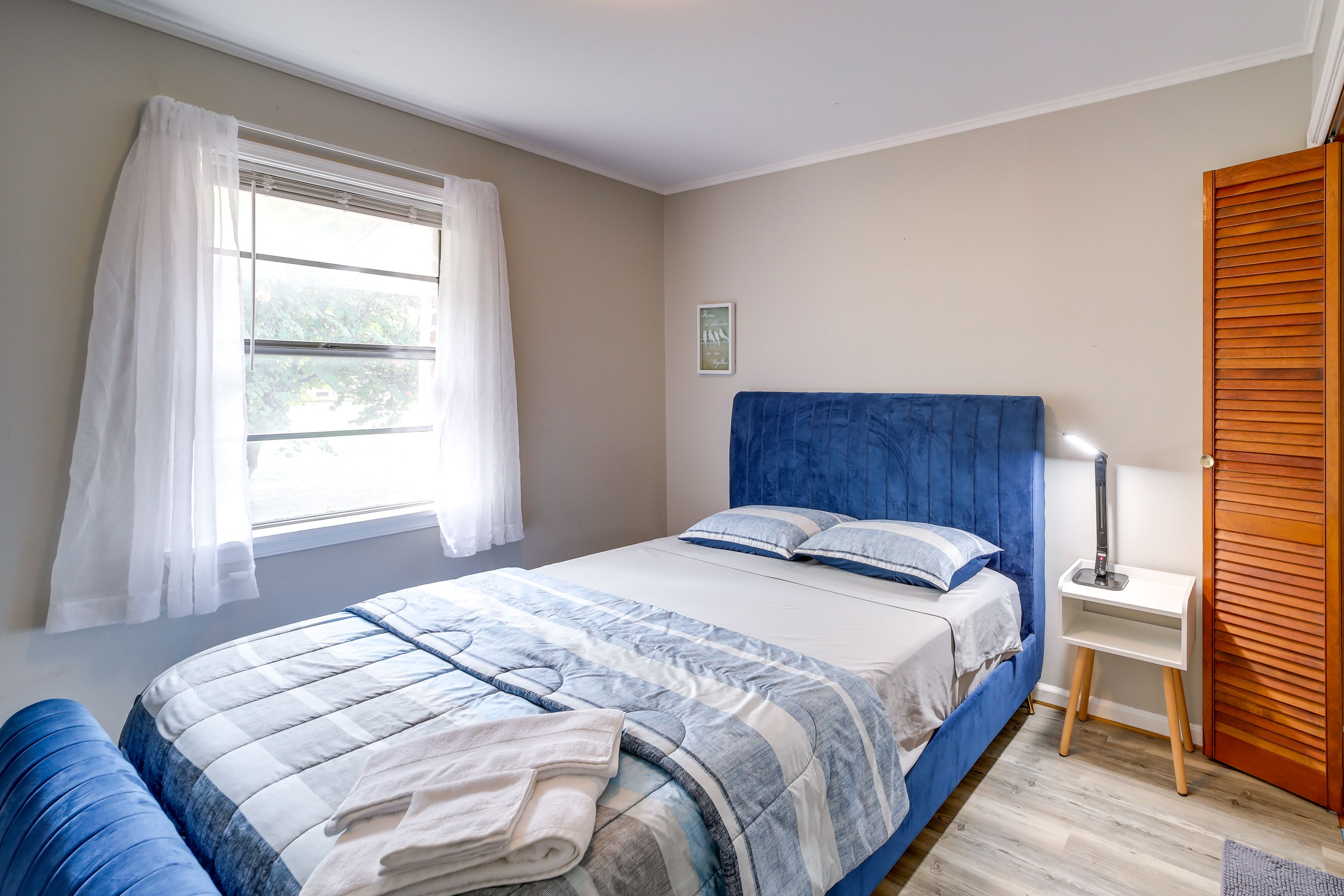 Bedroom 2 | Queen Bed