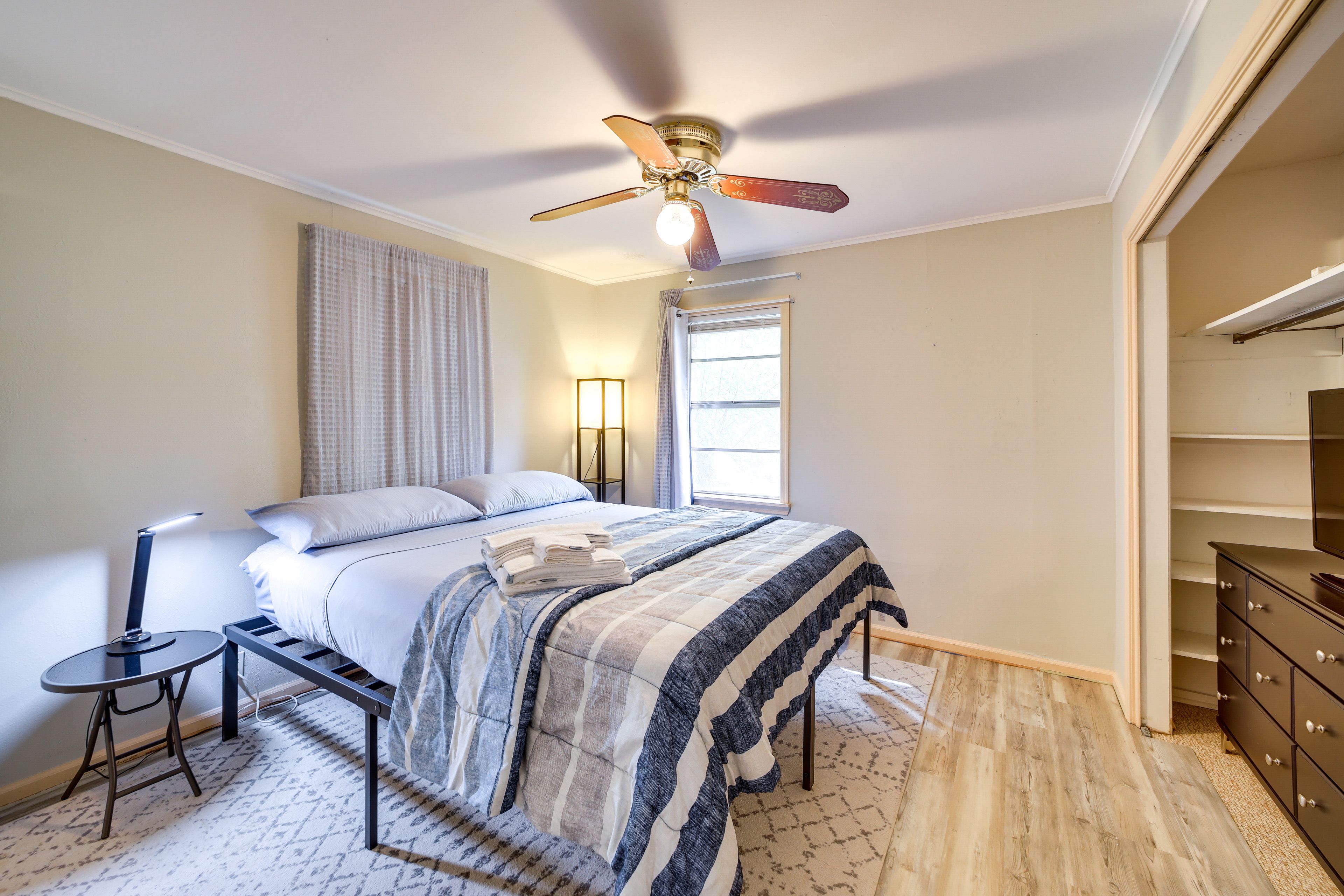 Bedroom 1 | King Bed | Smart TV