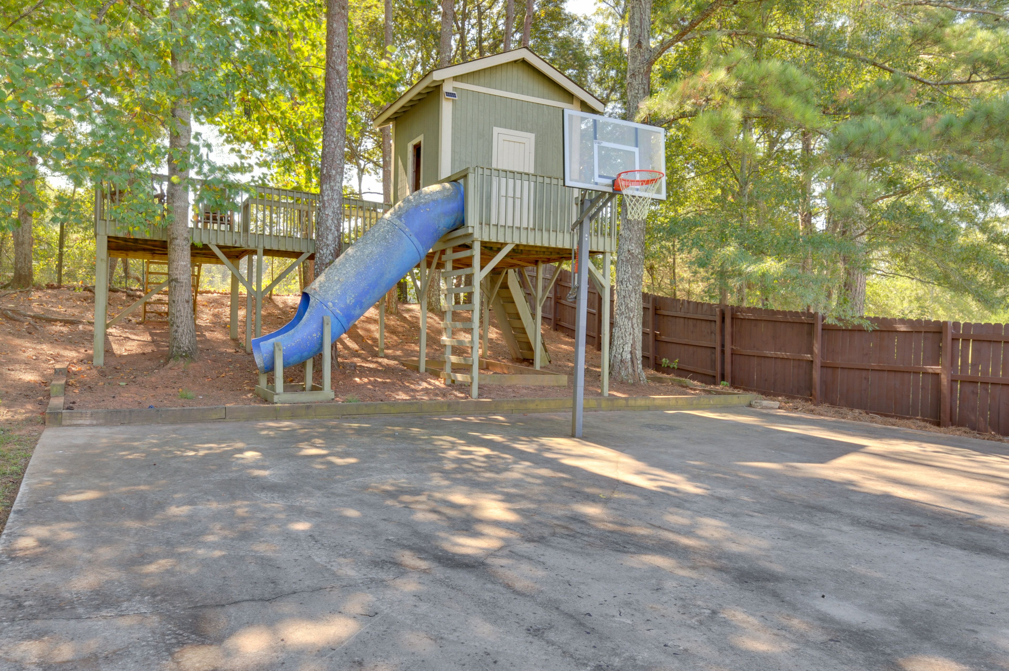 Half Basketball Court | Treehouse w/ Slide
