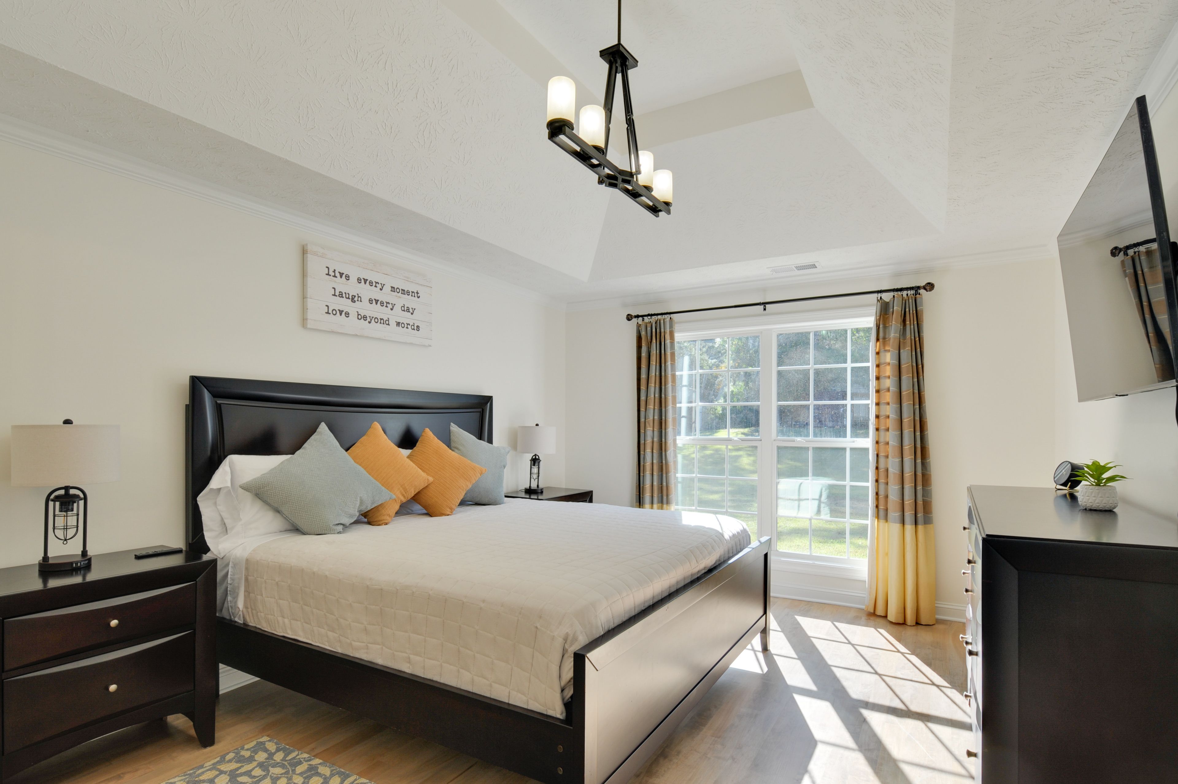 Bedroom 1 | King Bed | 1st Floor | Linens Provided | En-Suite Bathroom