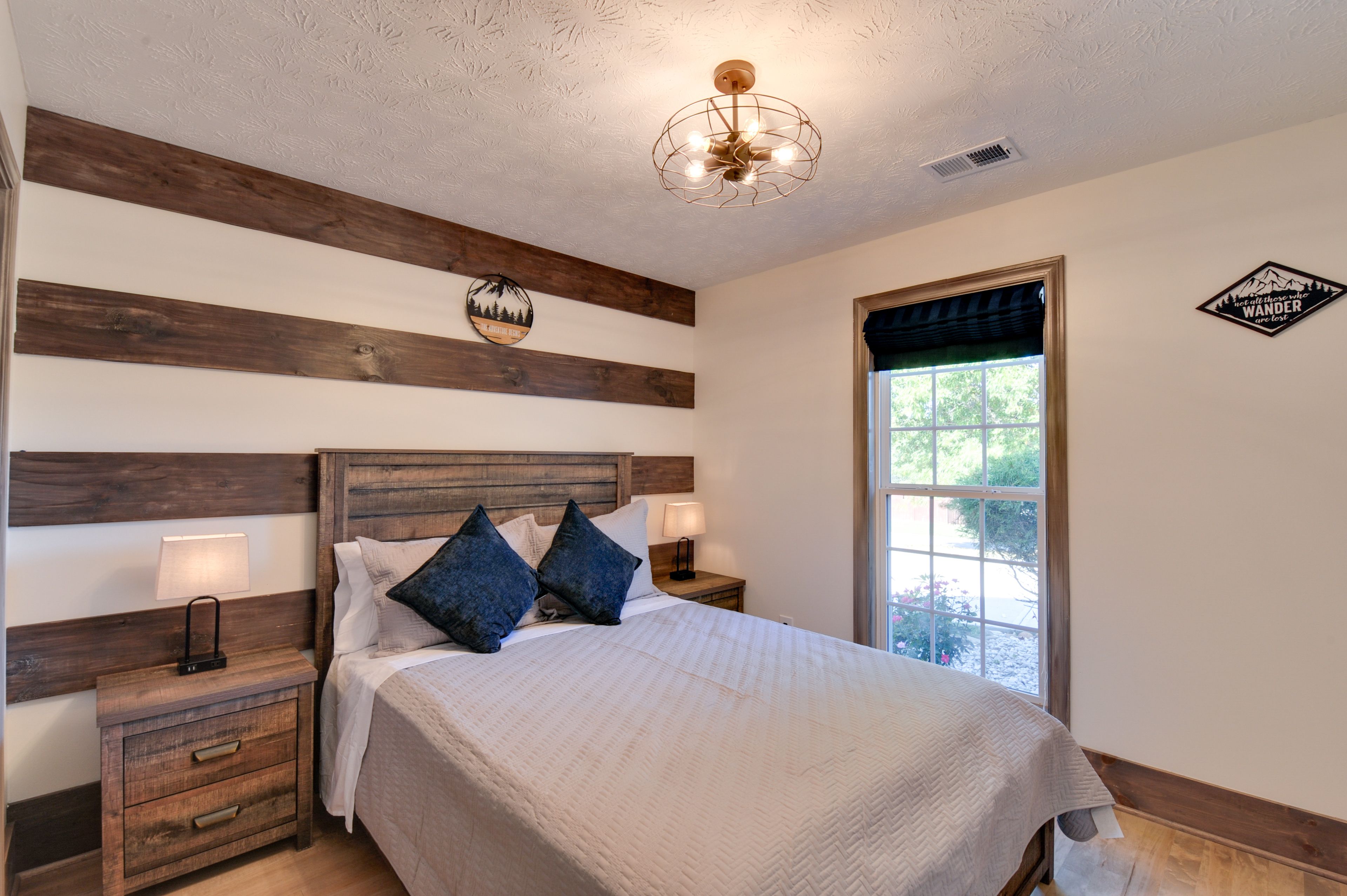 Bedroom 2 | Queen Bed | 1st Floor | Hangers