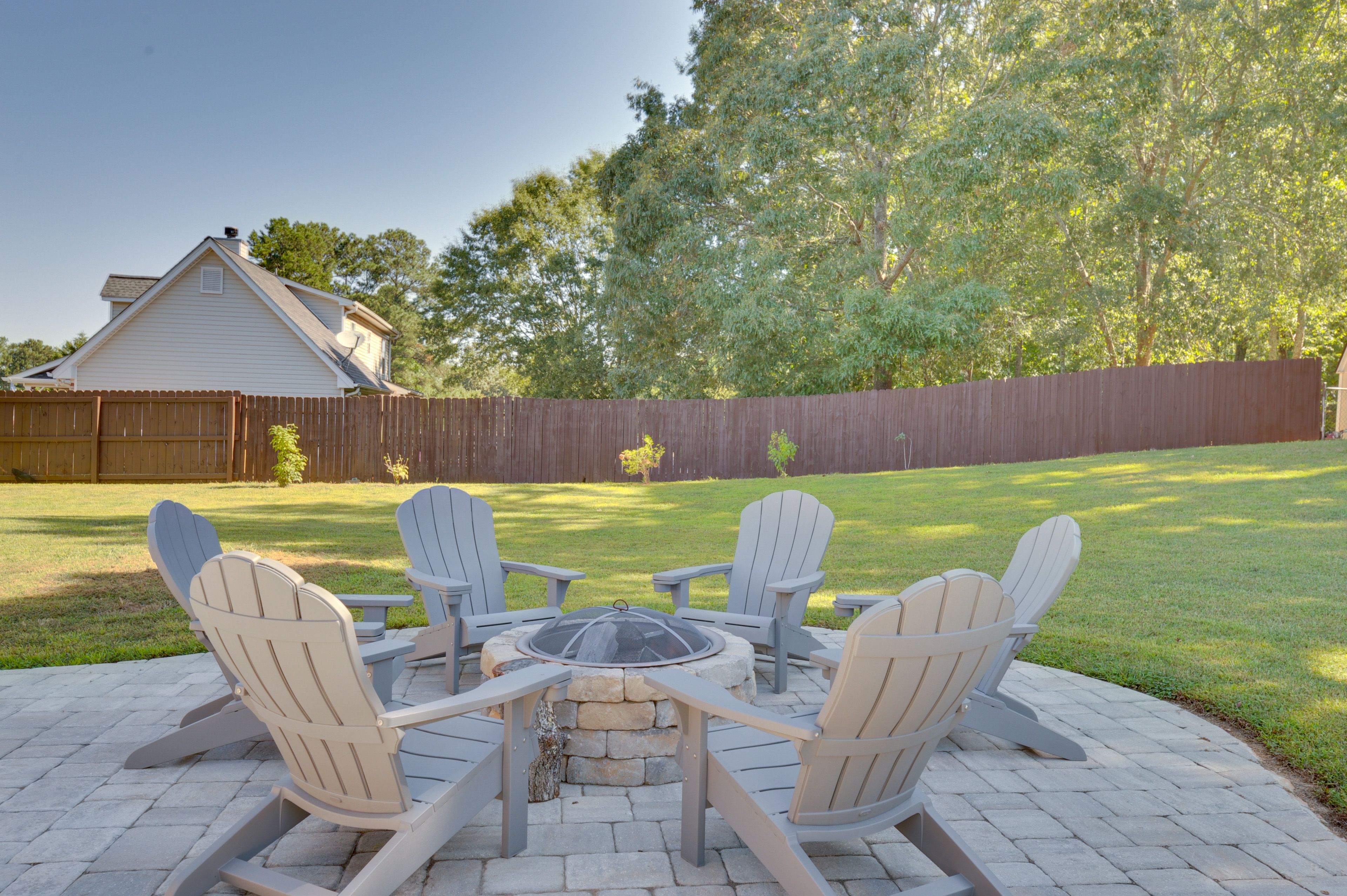 Private Yard | Fire Pit
