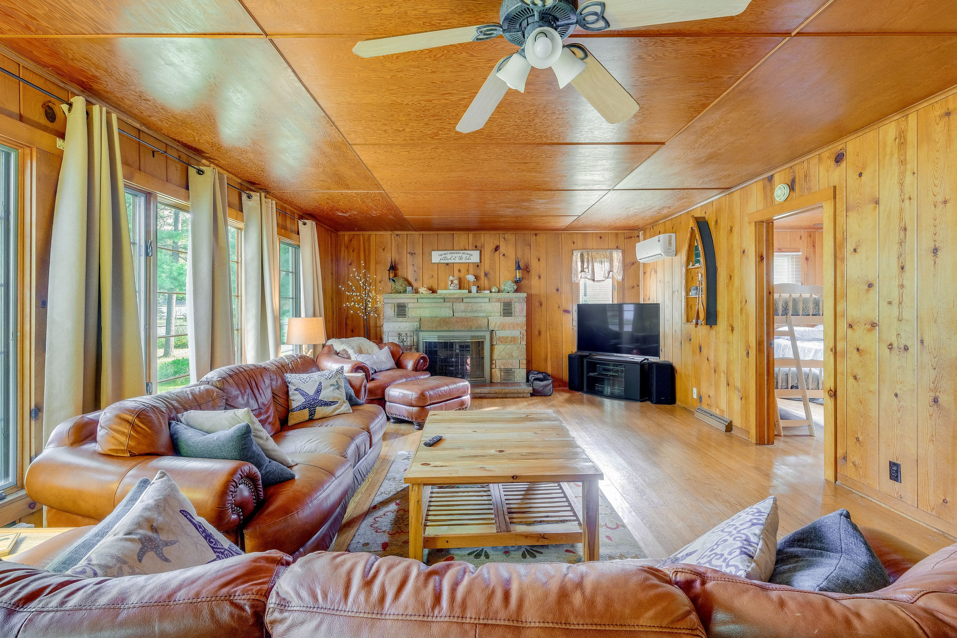 Rapid City Vacation Rental | 3BR | 2.5BA | 2,000 Sq Ft | Stairs Required