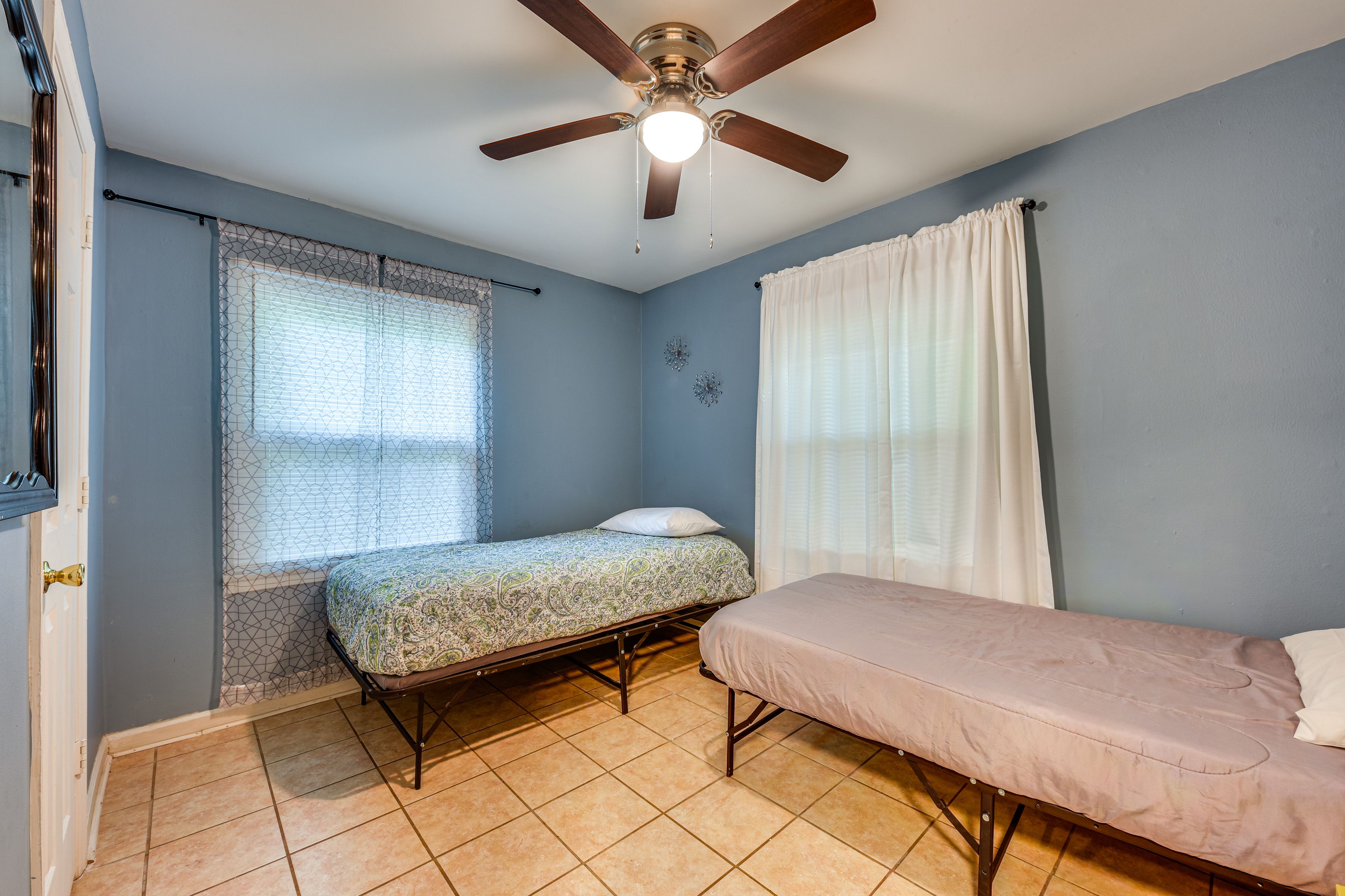 Bonus Room | 2 Twin Beds
