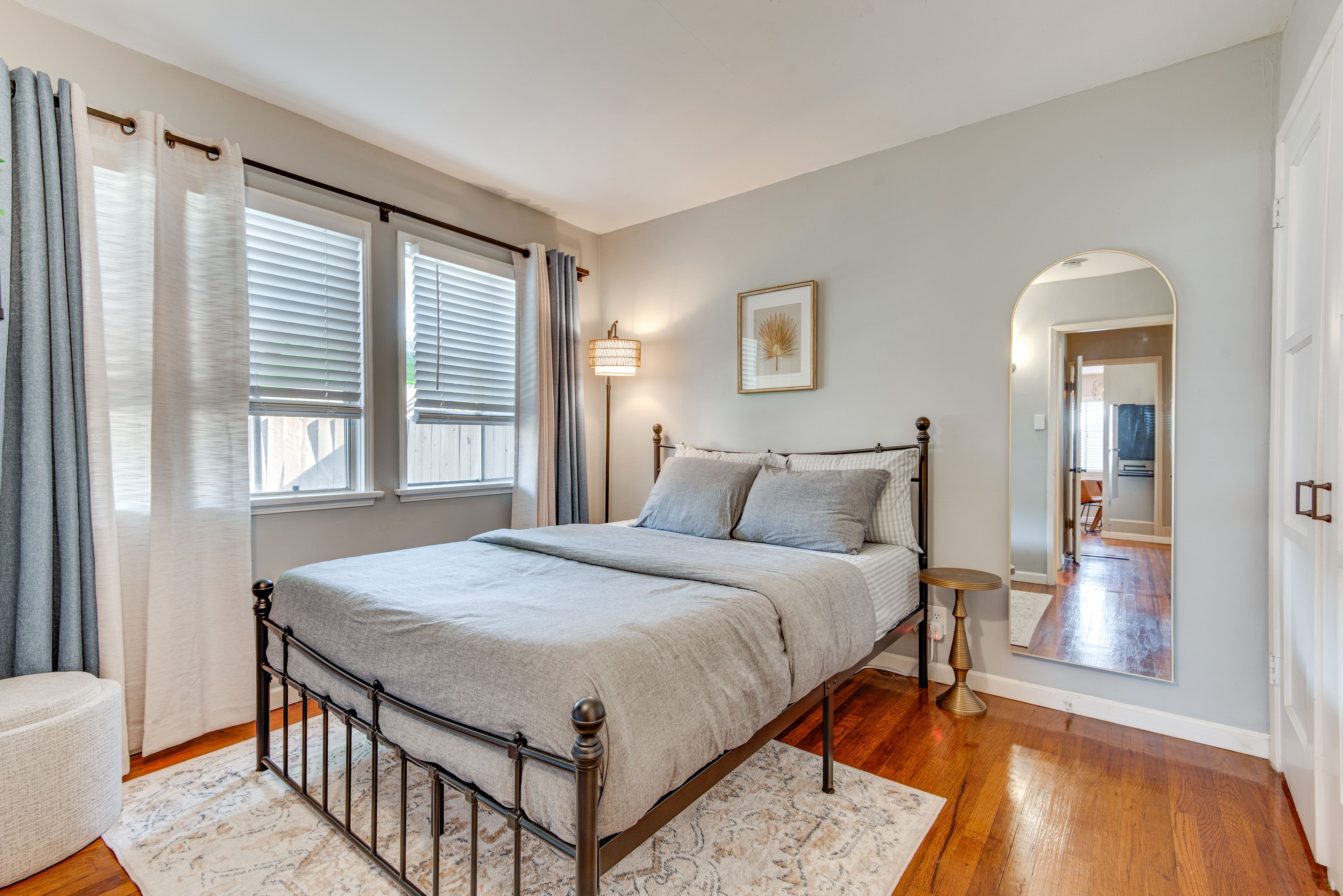 Bedroom 1 | Queen Bed