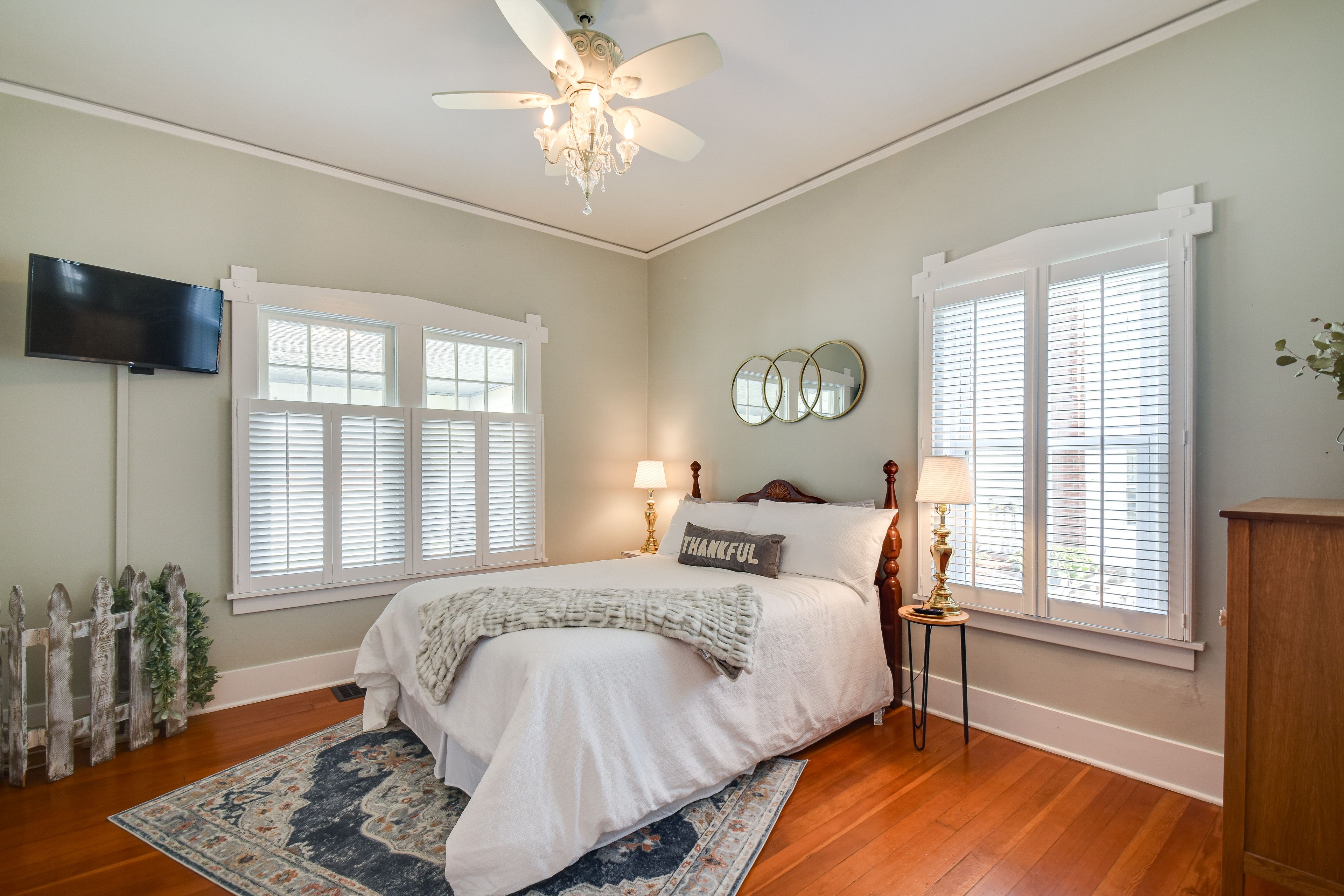 Bedroom 1 | Queen Bed | Smart TV