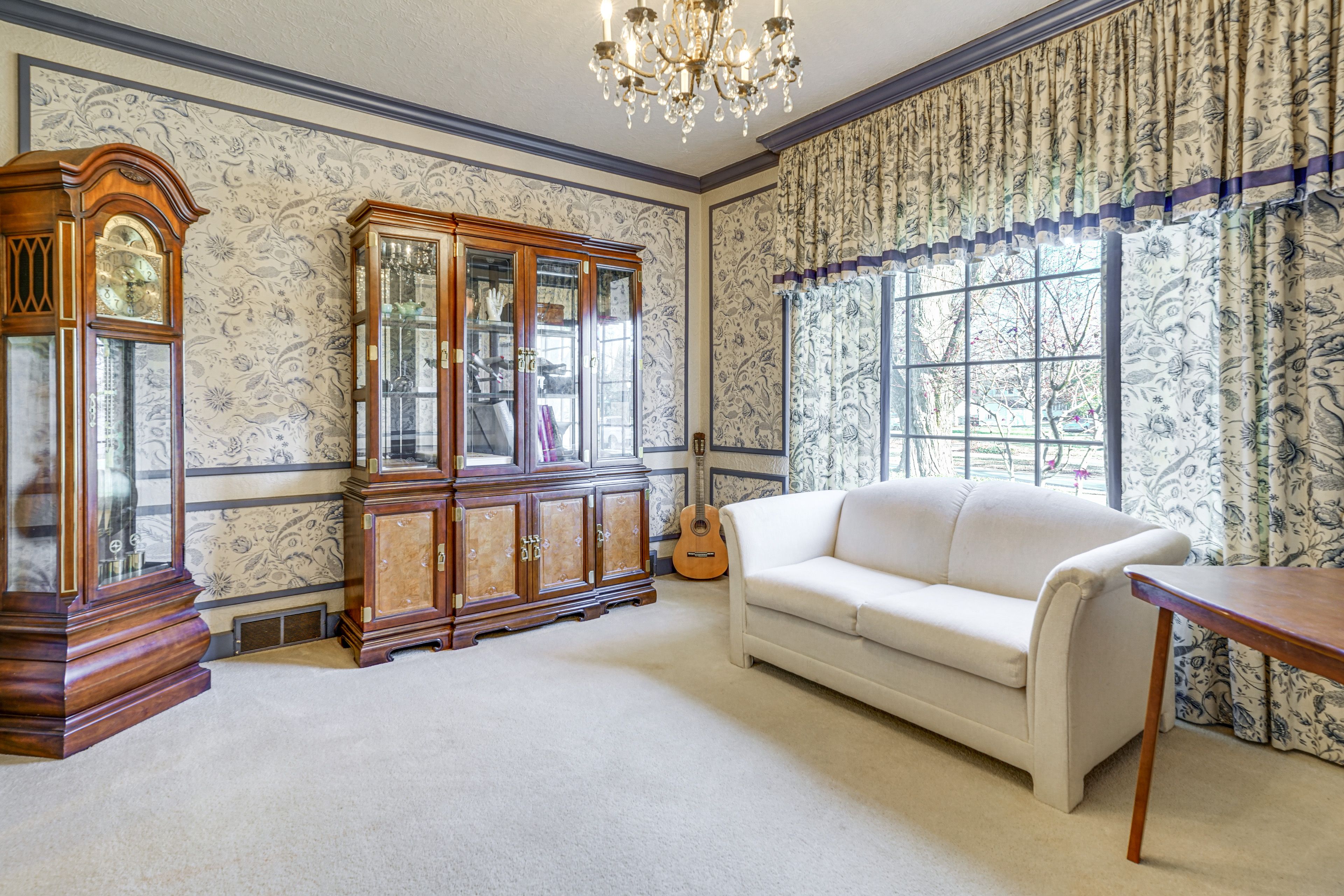 Sitting Room | Wet Bar