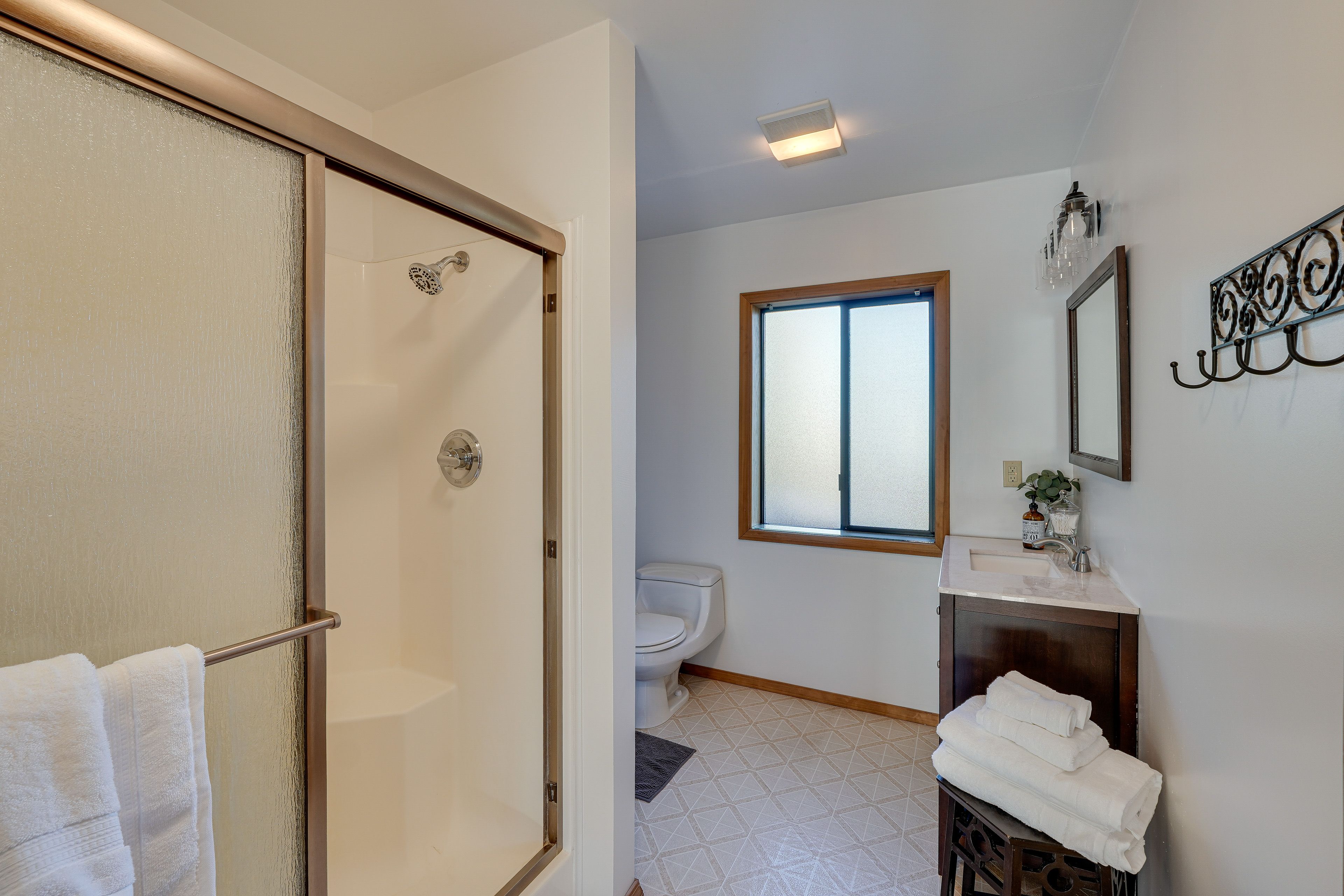 Bathroom | Complimentary Toiletries | Towels Provided