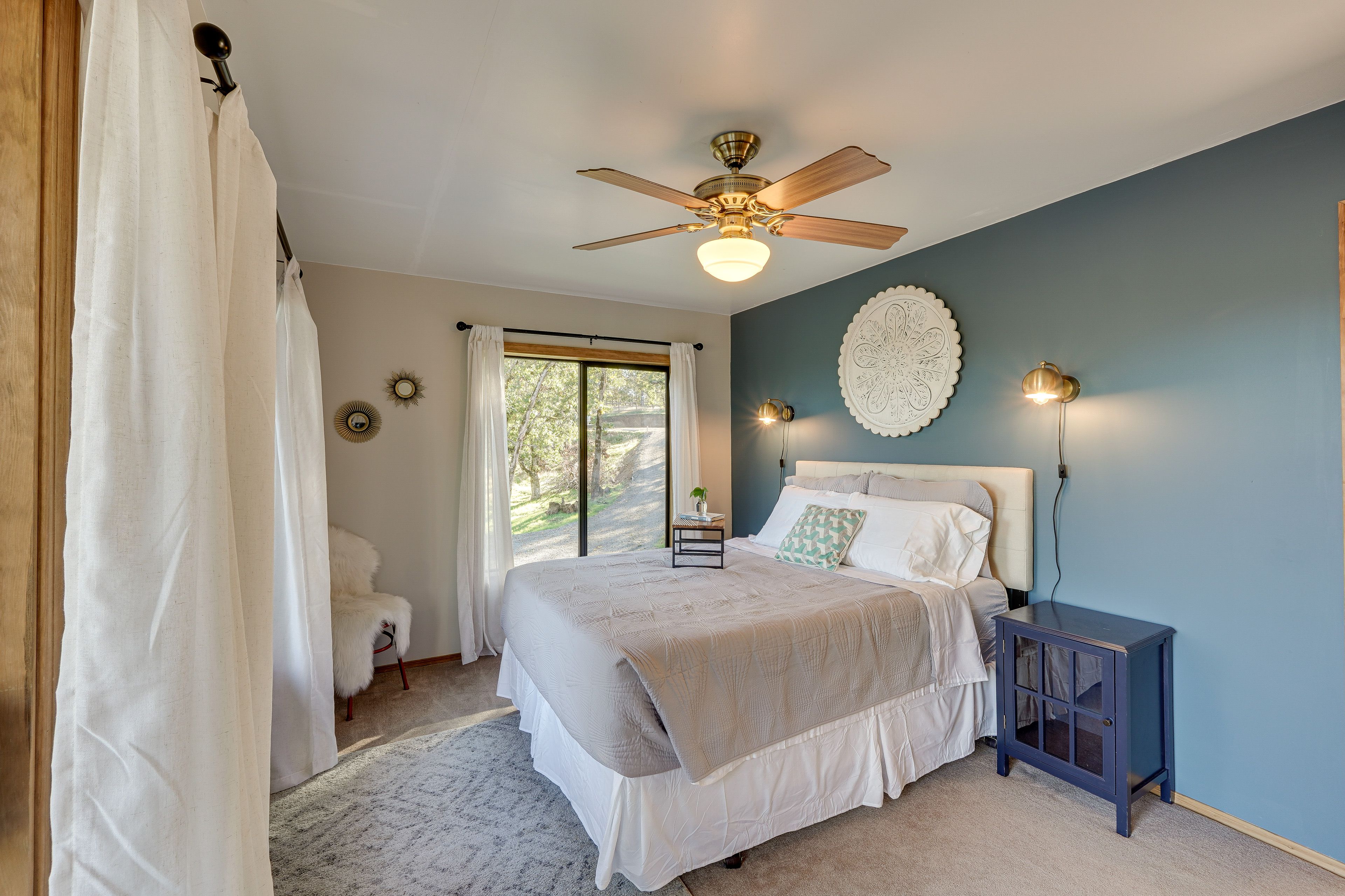 Bedroom | Queen Bed | Deck Access